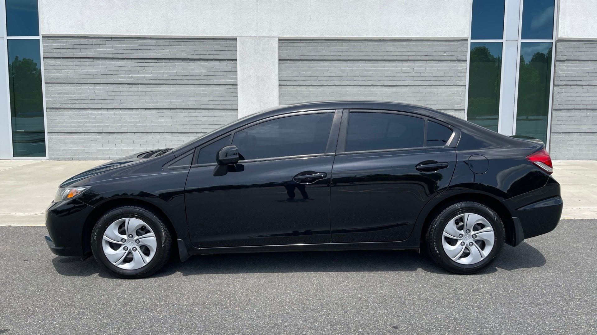 Used 2013 Honda CIVIC SEDAN LX / 5-SPD AUTO / 1.8L 4-CYL / BLUETOOTH / AIR CONDITIONING for sale Sold at Formula Imports in Charlotte NC 28227 4