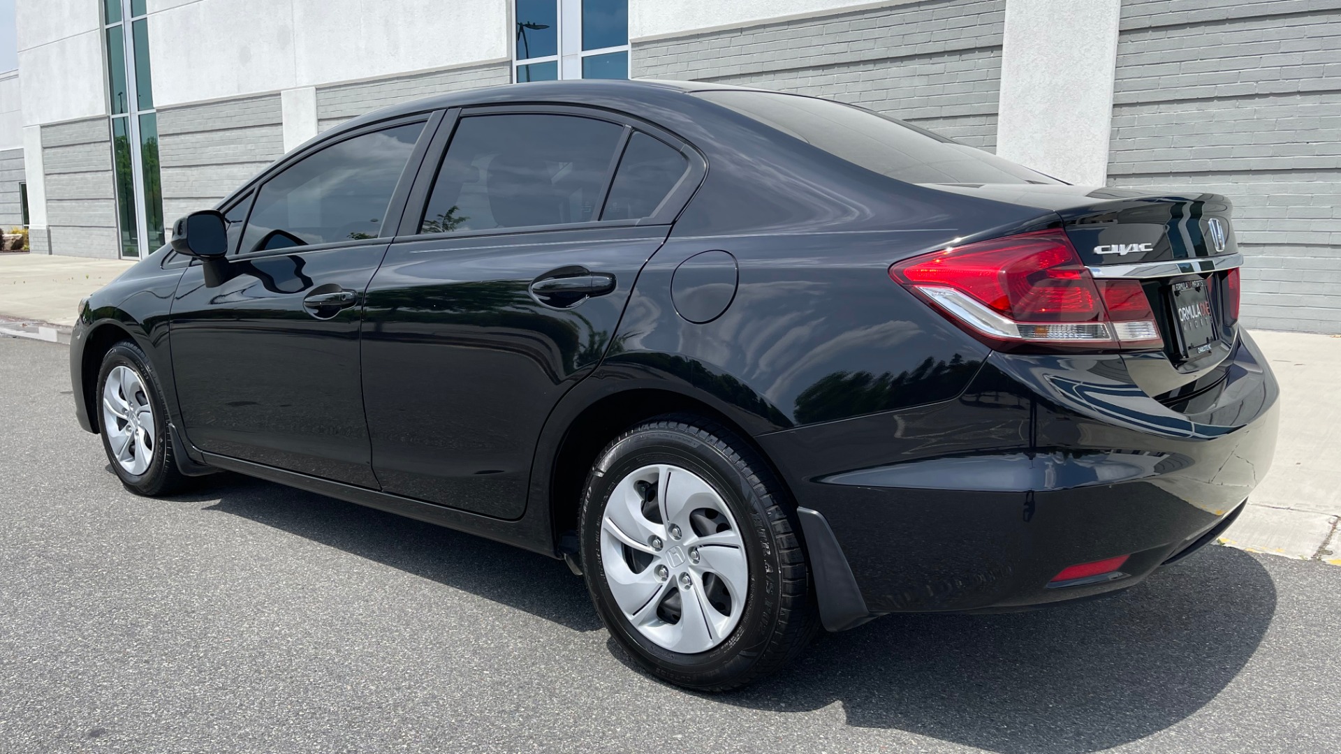 Used 2013 Honda CIVIC SEDAN LX / 5-SPD AUTO / 1.8L 4-CYL / BLUETOOTH / AIR CONDITIONING for sale Sold at Formula Imports in Charlotte NC 28227 5