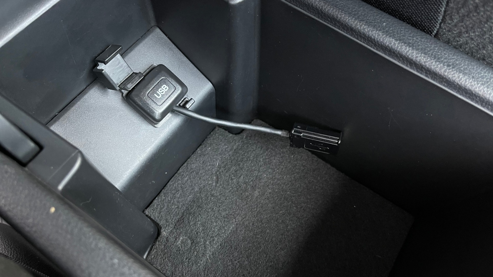 Used 2013 Honda CIVIC SEDAN LX / 5-SPD AUTO / 1.8L 4-CYL / BLUETOOTH / AIR CONDITIONING for sale Sold at Formula Imports in Charlotte NC 28227 50