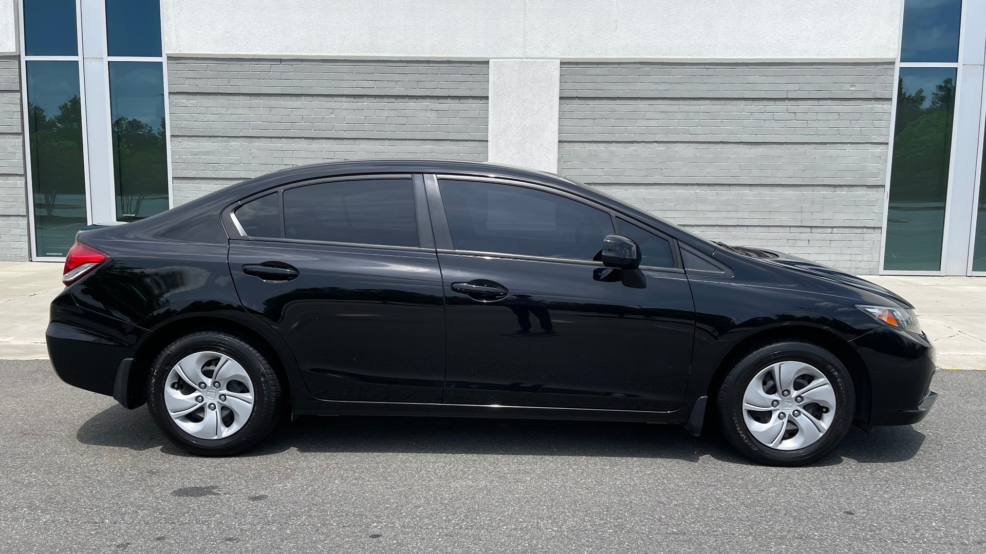 Used 2013 Honda CIVIC SEDAN LX / 5-SPD AUTO / 1.8L 4-CYL / BLUETOOTH / AIR CONDITIONING for sale Sold at Formula Imports in Charlotte NC 28227 9