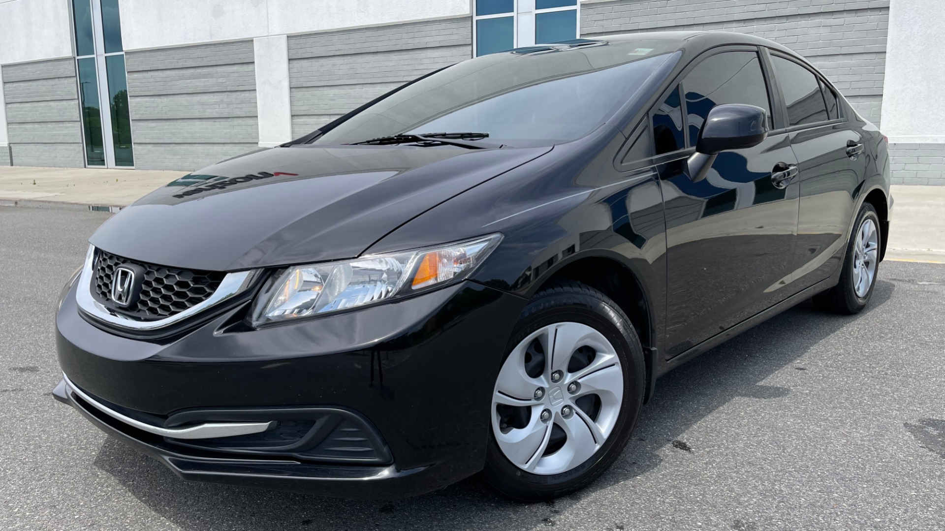 Used 2013 Honda CIVIC SEDAN LX / 5-SPD AUTO / 1.8L 4-CYL / BLUETOOTH / AIR CONDITIONING for sale Sold at Formula Imports in Charlotte NC 28227 1