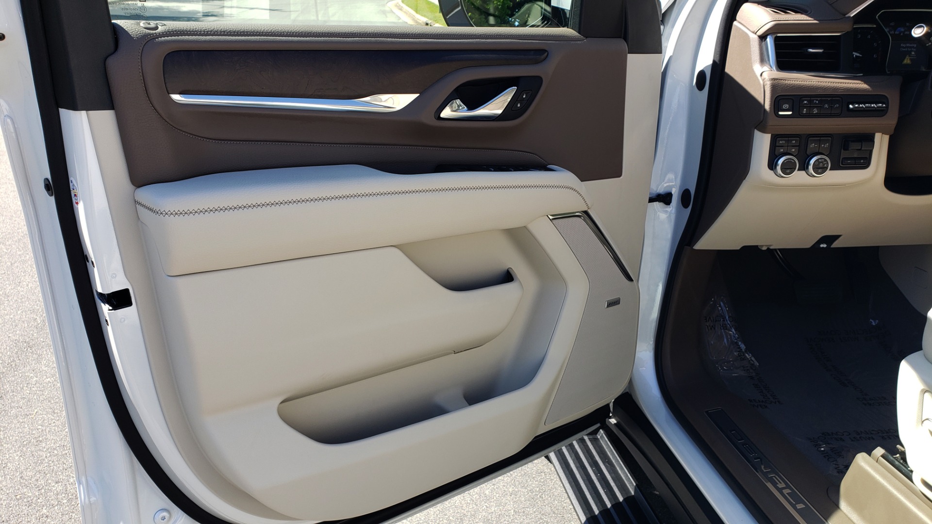 Used 2021 GMC YUKON DENALI PREM / 4WD / NAV / TECH / TRAILER / SECURITY / SUNROOF for sale Sold at Formula Imports in Charlotte NC 28227 14