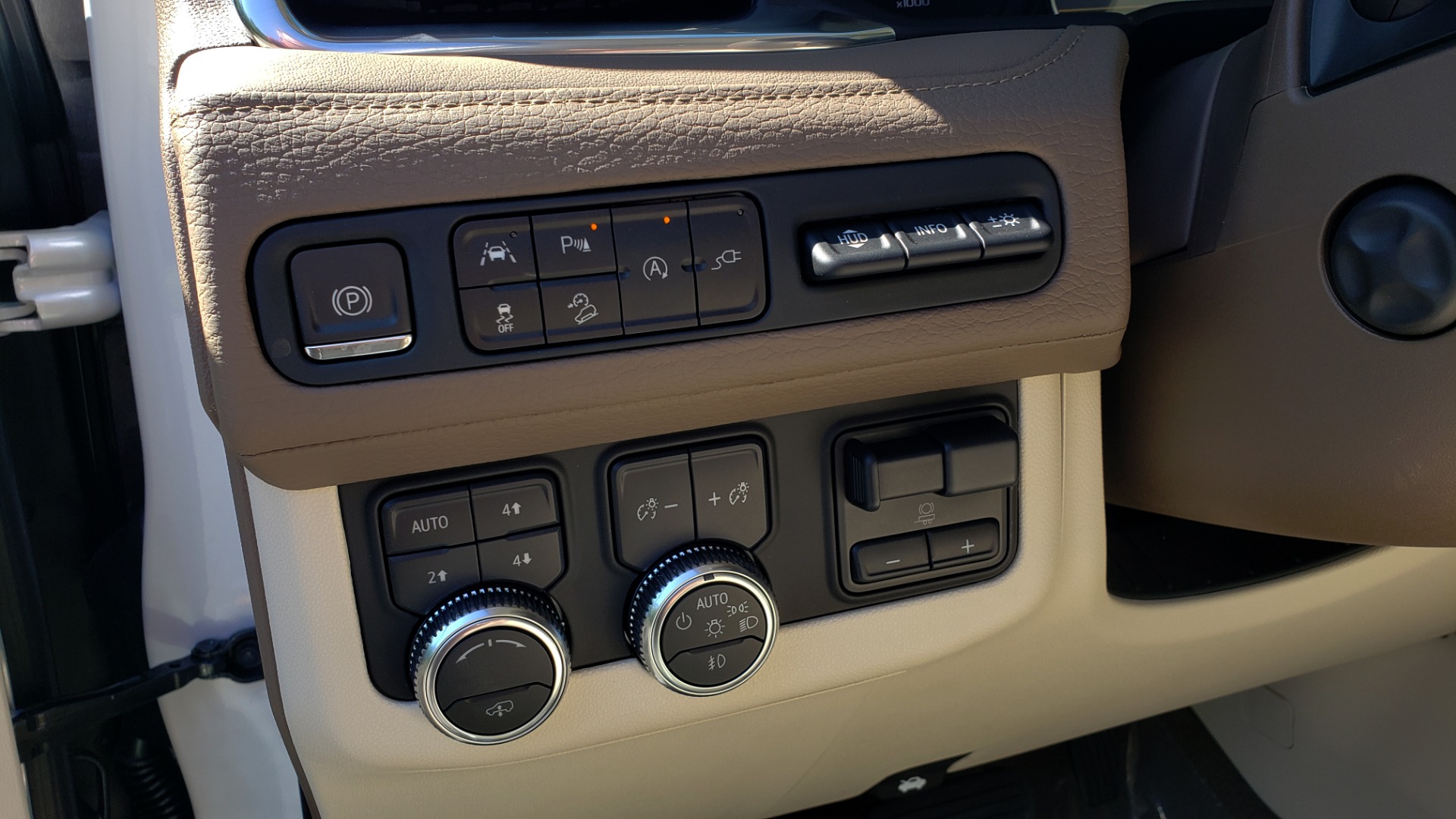 Used 2021 GMC YUKON DENALI PREM / 4WD / NAV / TECH / TRAILER / SECURITY / SUNROOF for sale Sold at Formula Imports in Charlotte NC 28227 17