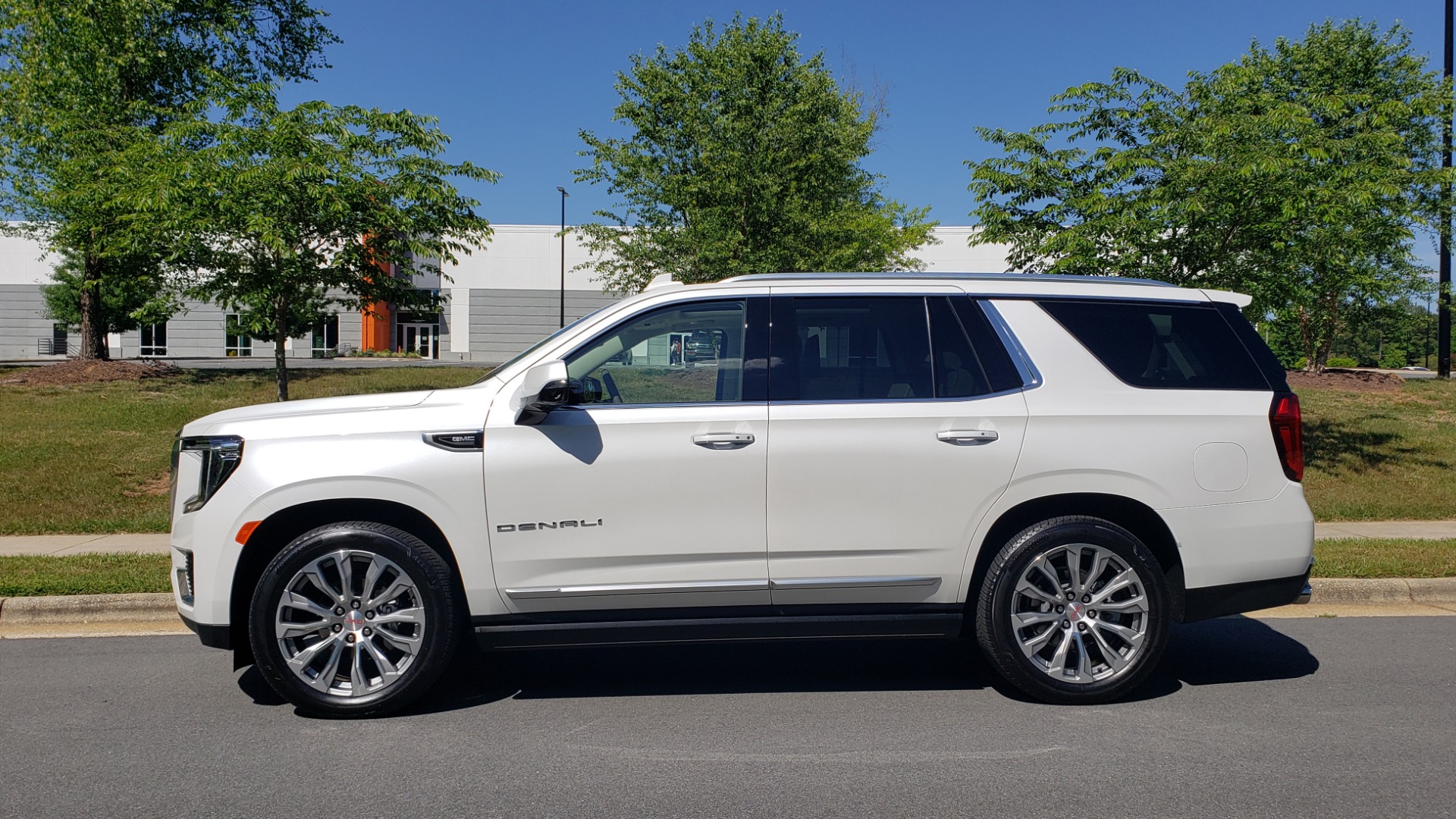 Used 2021 GMC YUKON DENALI PREM / 4WD / NAV / TECH / TRAILER / SECURITY / SUNROOF for sale Sold at Formula Imports in Charlotte NC 28227 2