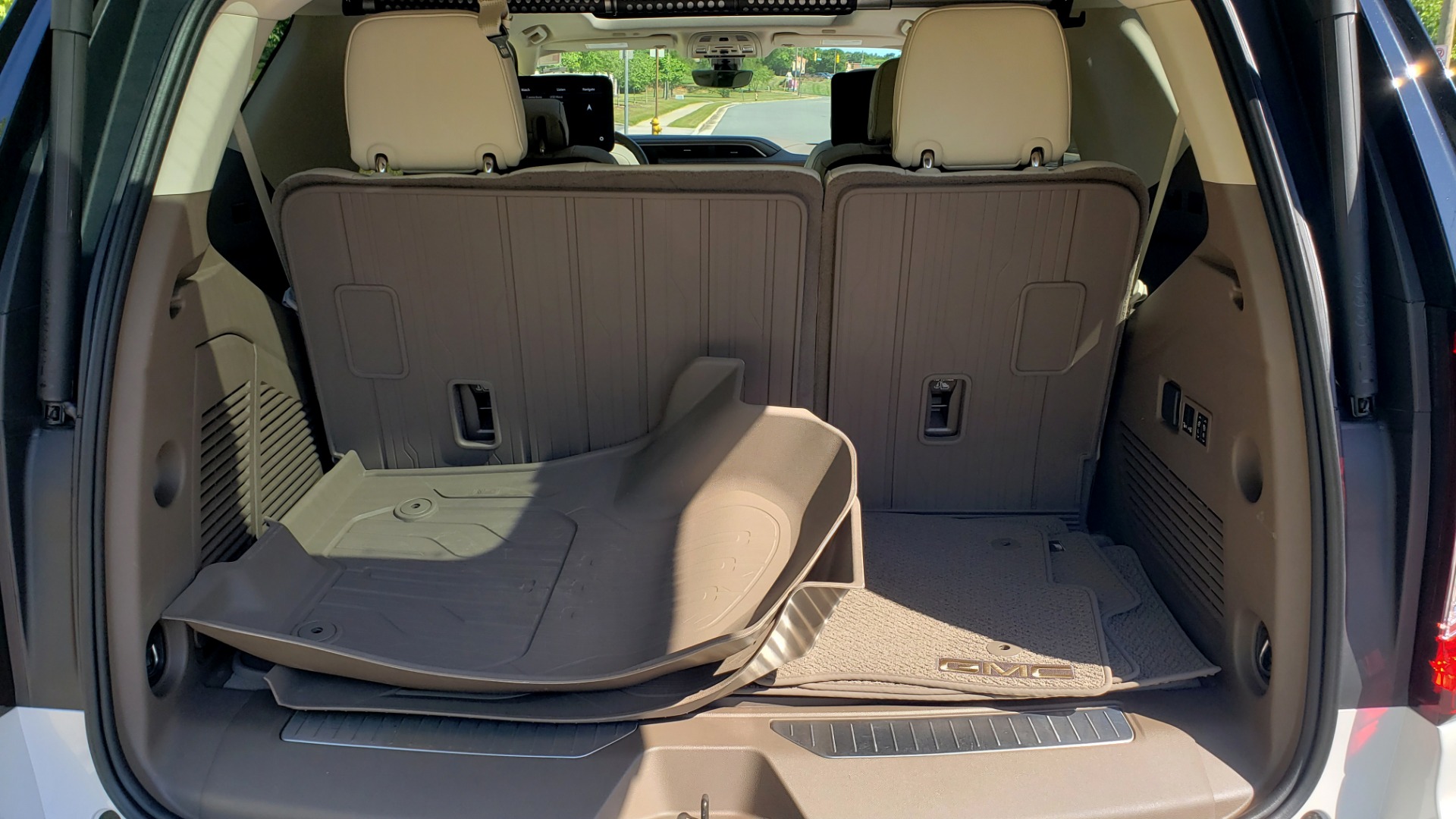 Used 2021 GMC YUKON DENALI PREM / 4WD / NAV / TECH / TRAILER / SECURITY / SUNROOF for sale Sold at Formula Imports in Charlotte NC 28227 27