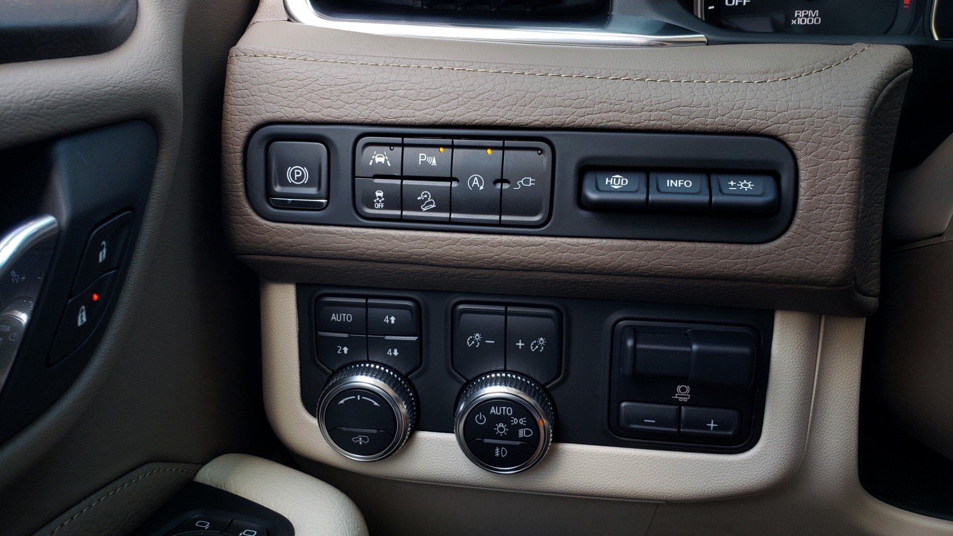 Used 2021 GMC YUKON DENALI PREM / 4WD / NAV / TECH / TRAILER / SECURITY / SUNROOF for sale Sold at Formula Imports in Charlotte NC 28227 32