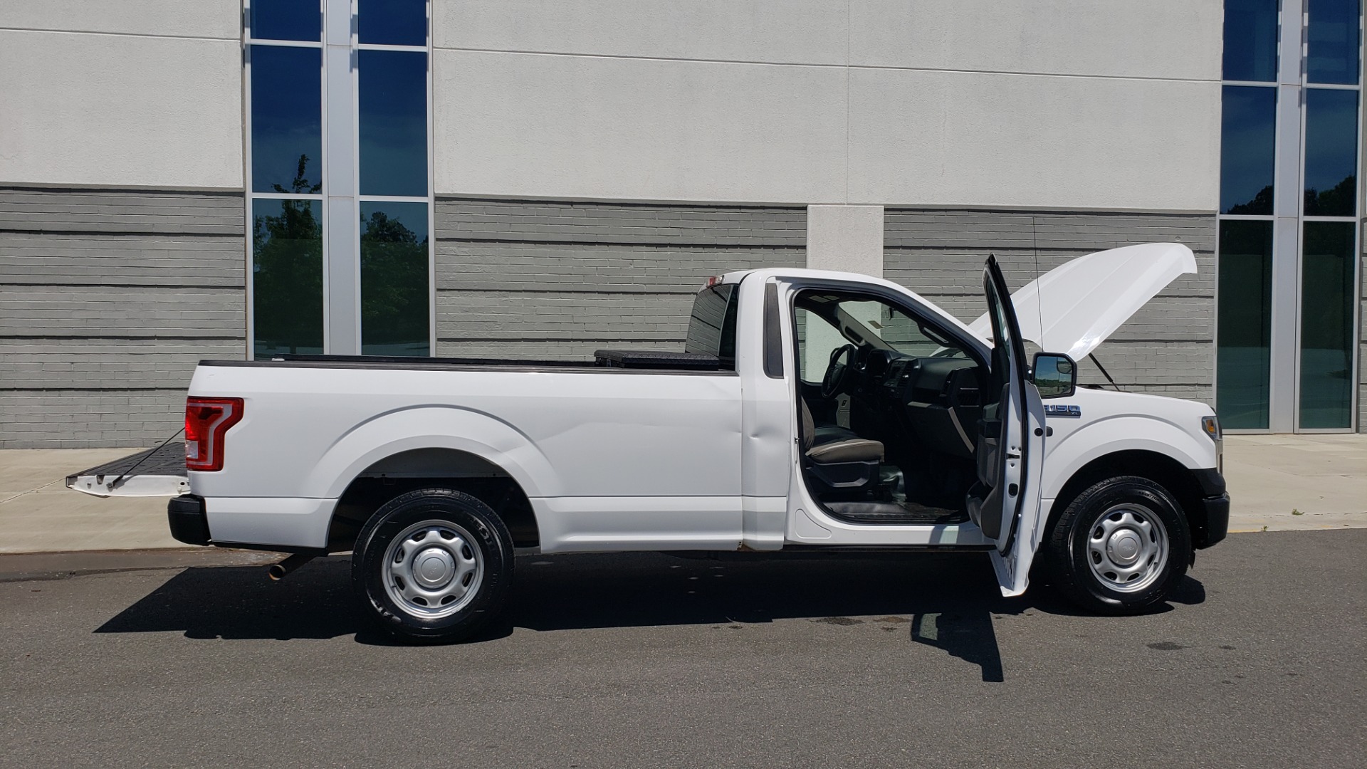 Used 2016 Ford F-150 XL 4X2 REGULAR CAB / 3.5L V6 / 6-SPD AUTO / CRUISE CONTROL for sale Sold at Formula Imports in Charlotte NC 28227 10