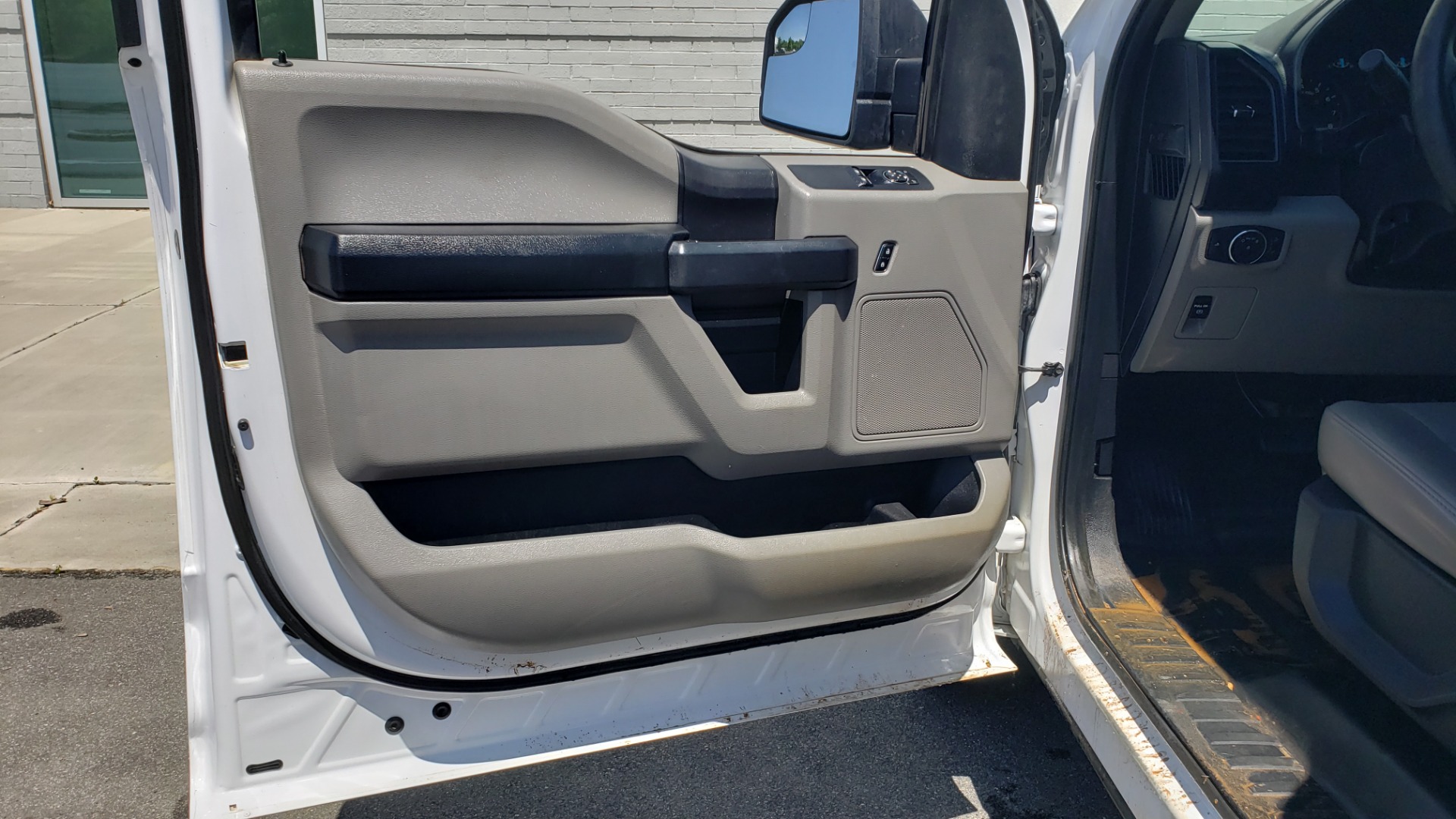 Used 2016 Ford F-150 XL 4X2 REGULAR CAB / 3.5L V6 / 6-SPD AUTO / CRUISE CONTROL for sale Sold at Formula Imports in Charlotte NC 28227 25