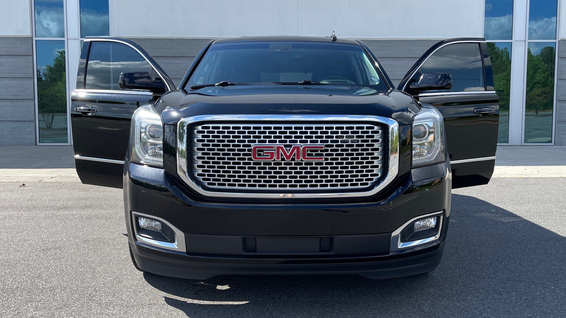 Used 2017 GMC YUKON DENALI 4WD / OPEN ROAD / NAV / ENTERTAINMENT / SUNROOF / ADAPT CRUISE for sale Sold at Formula Imports in Charlotte NC 28227 11