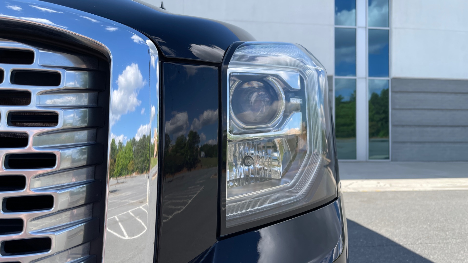Used 2017 GMC YUKON DENALI 4WD / OPEN ROAD / NAV / ENTERTAINMENT / SUNROOF / ADAPT CRUISE for sale Sold at Formula Imports in Charlotte NC 28227 12