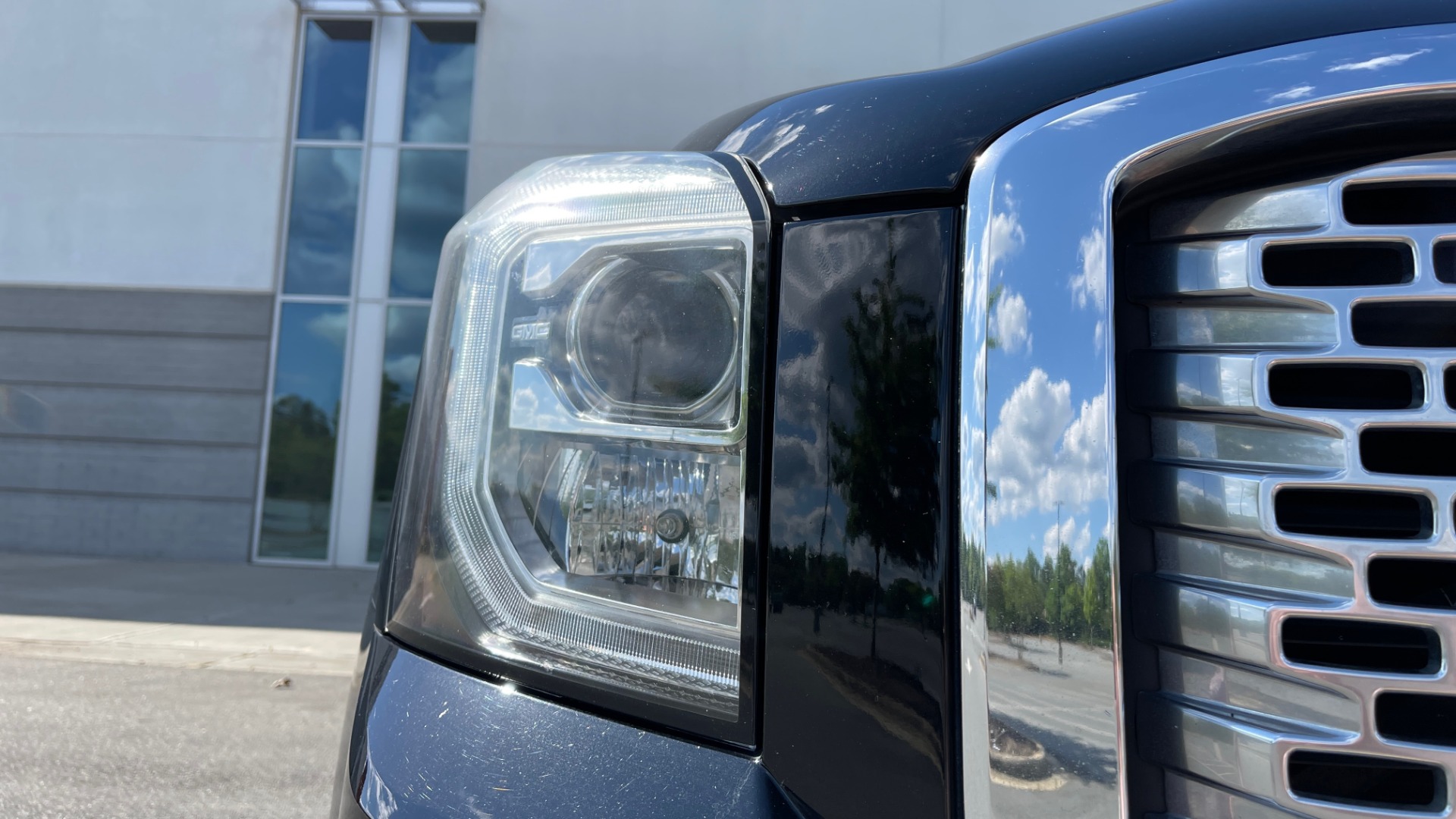 Used 2017 GMC YUKON DENALI 4WD / OPEN ROAD / NAV / ENTERTAINMENT / SUNROOF / ADAPT CRUISE for sale Sold at Formula Imports in Charlotte NC 28227 13