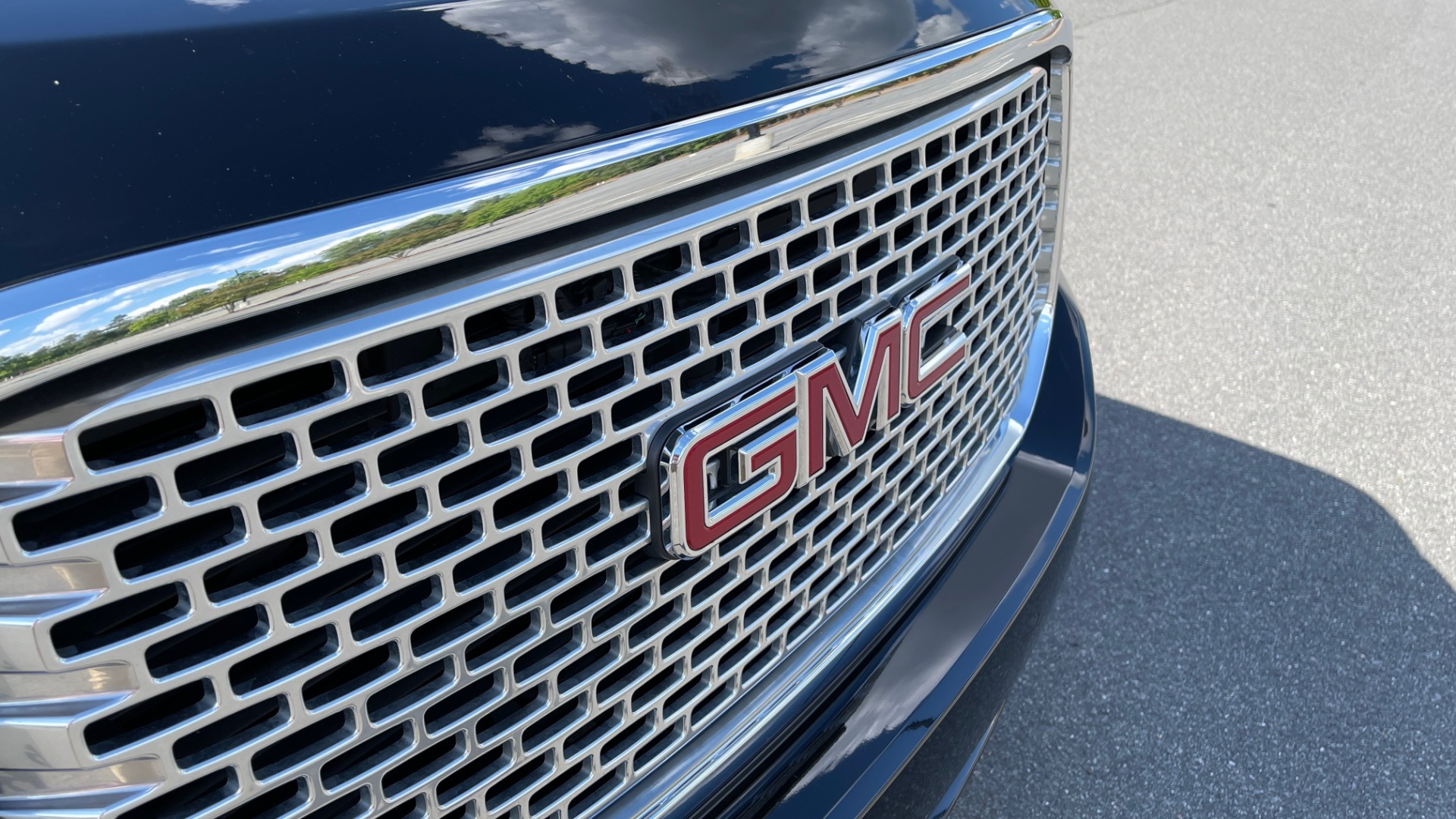 Used 2017 GMC YUKON DENALI 4WD / OPEN ROAD / NAV / ENTERTAINMENT / SUNROOF / ADAPT CRUISE for sale Sold at Formula Imports in Charlotte NC 28227 17