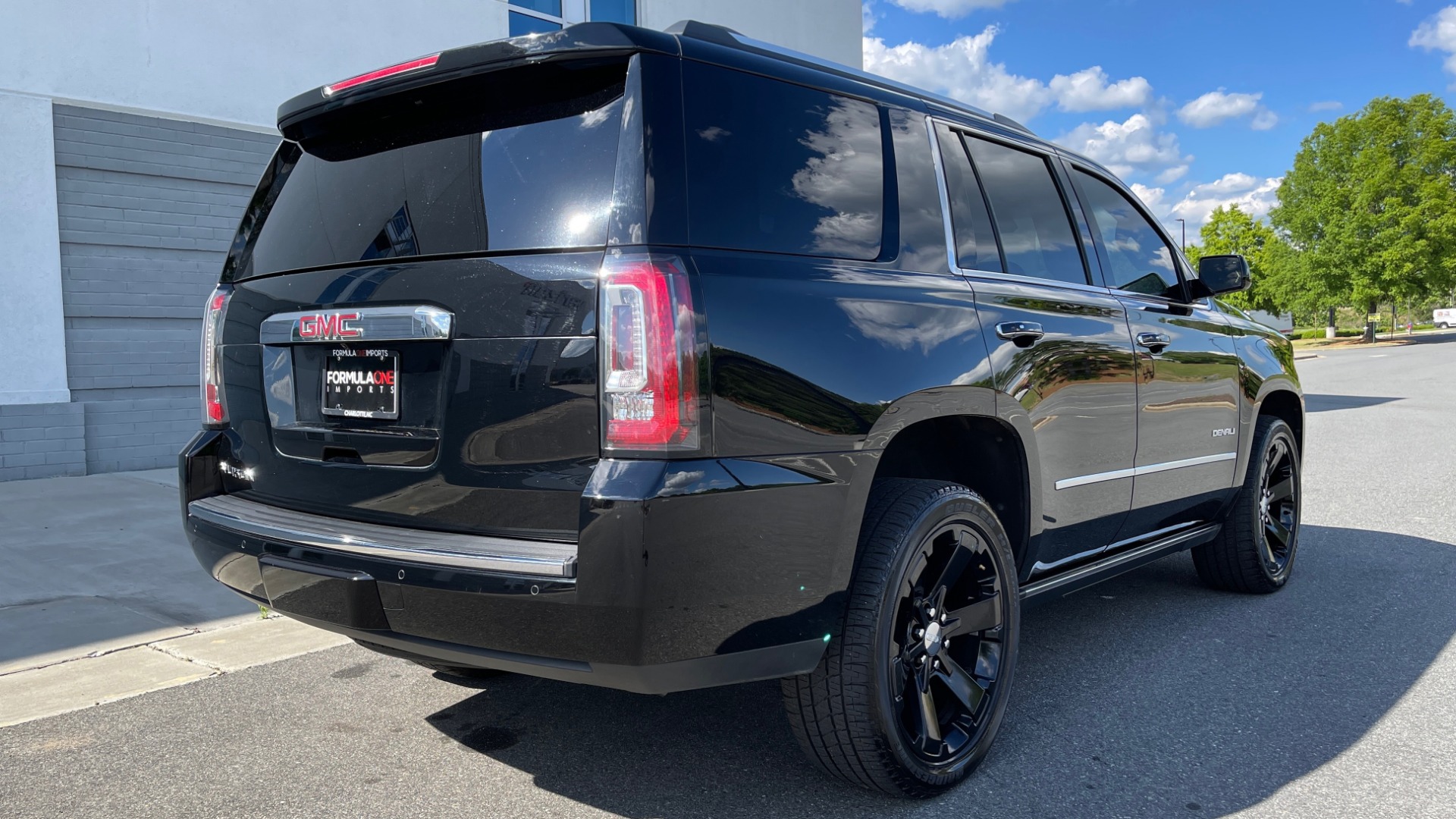 Used 2017 GMC YUKON DENALI 4WD / OPEN ROAD / NAV / ENTERTAINMENT / SUNROOF / ADAPT CRUISE for sale Sold at Formula Imports in Charlotte NC 28227 2