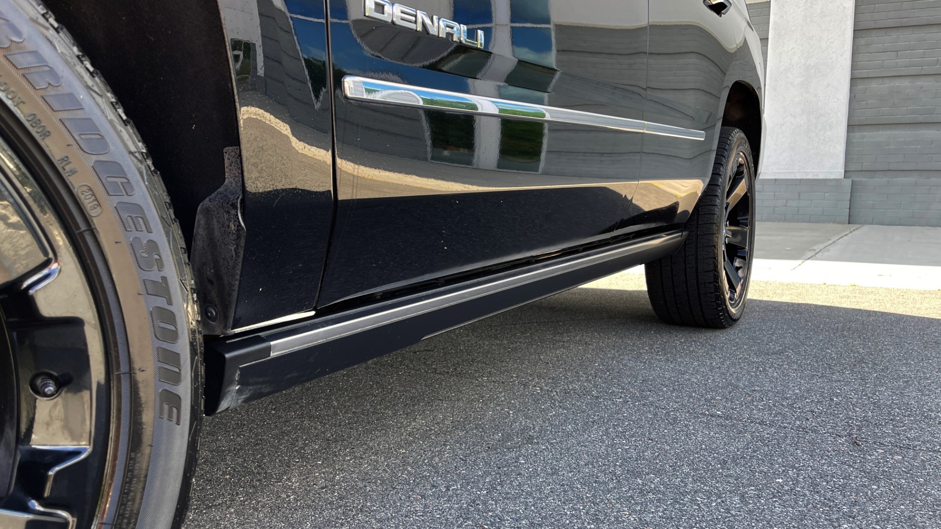 Used 2017 GMC YUKON DENALI 4WD / OPEN ROAD / NAV / ENTERTAINMENT / SUNROOF / ADAPT CRUISE for sale Sold at Formula Imports in Charlotte NC 28227 26