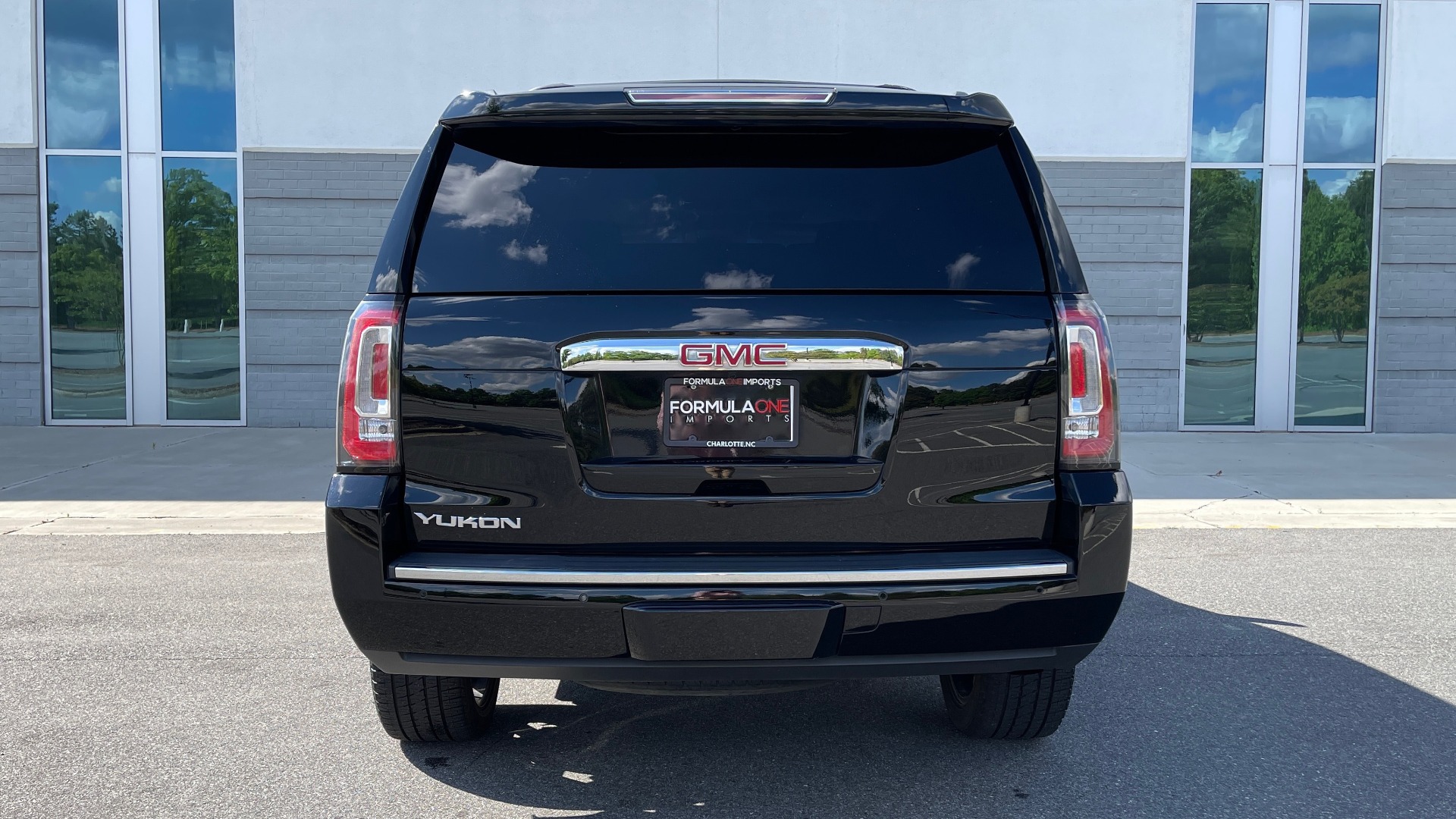 Used 2017 GMC YUKON DENALI 4WD / OPEN ROAD / NAV / ENTERTAINMENT / SUNROOF / ADAPT CRUISE for sale Sold at Formula Imports in Charlotte NC 28227 27
