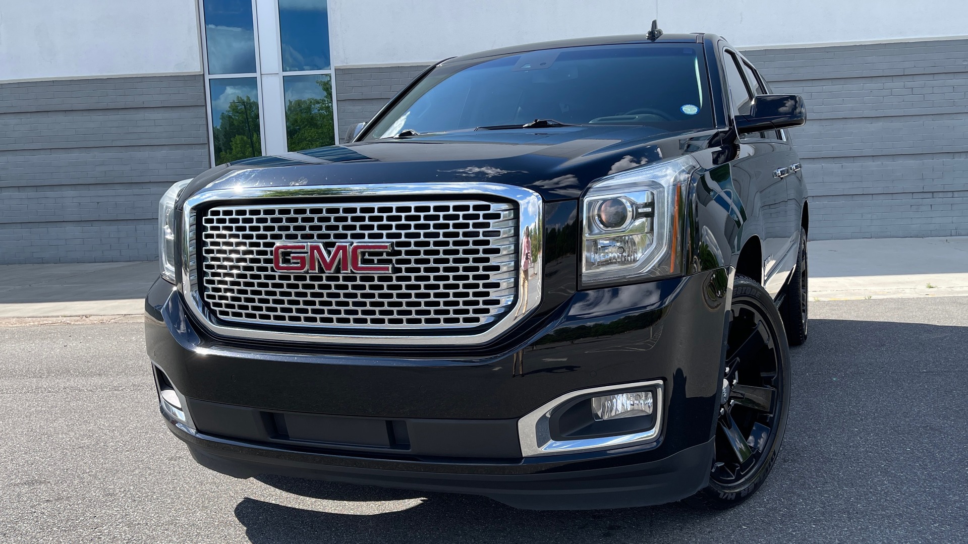 Used 2017 GMC YUKON DENALI 4WD / OPEN ROAD / NAV / ENTERTAINMENT / SUNROOF / ADAPT CRUISE for sale Sold at Formula Imports in Charlotte NC 28227 4