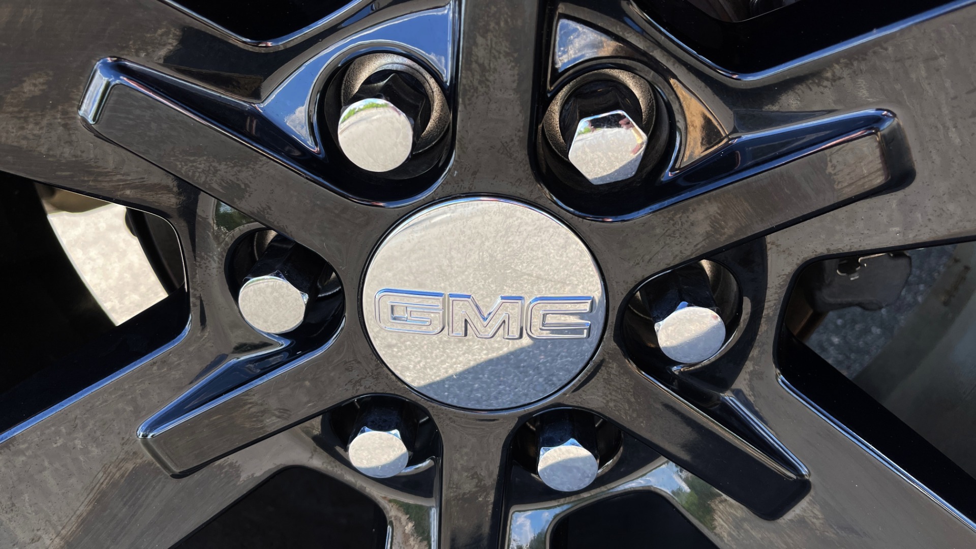 Used 2017 GMC YUKON DENALI 4WD / OPEN ROAD / NAV / ENTERTAINMENT / SUNROOF / ADAPT CRUISE for sale Sold at Formula Imports in Charlotte NC 28227 40