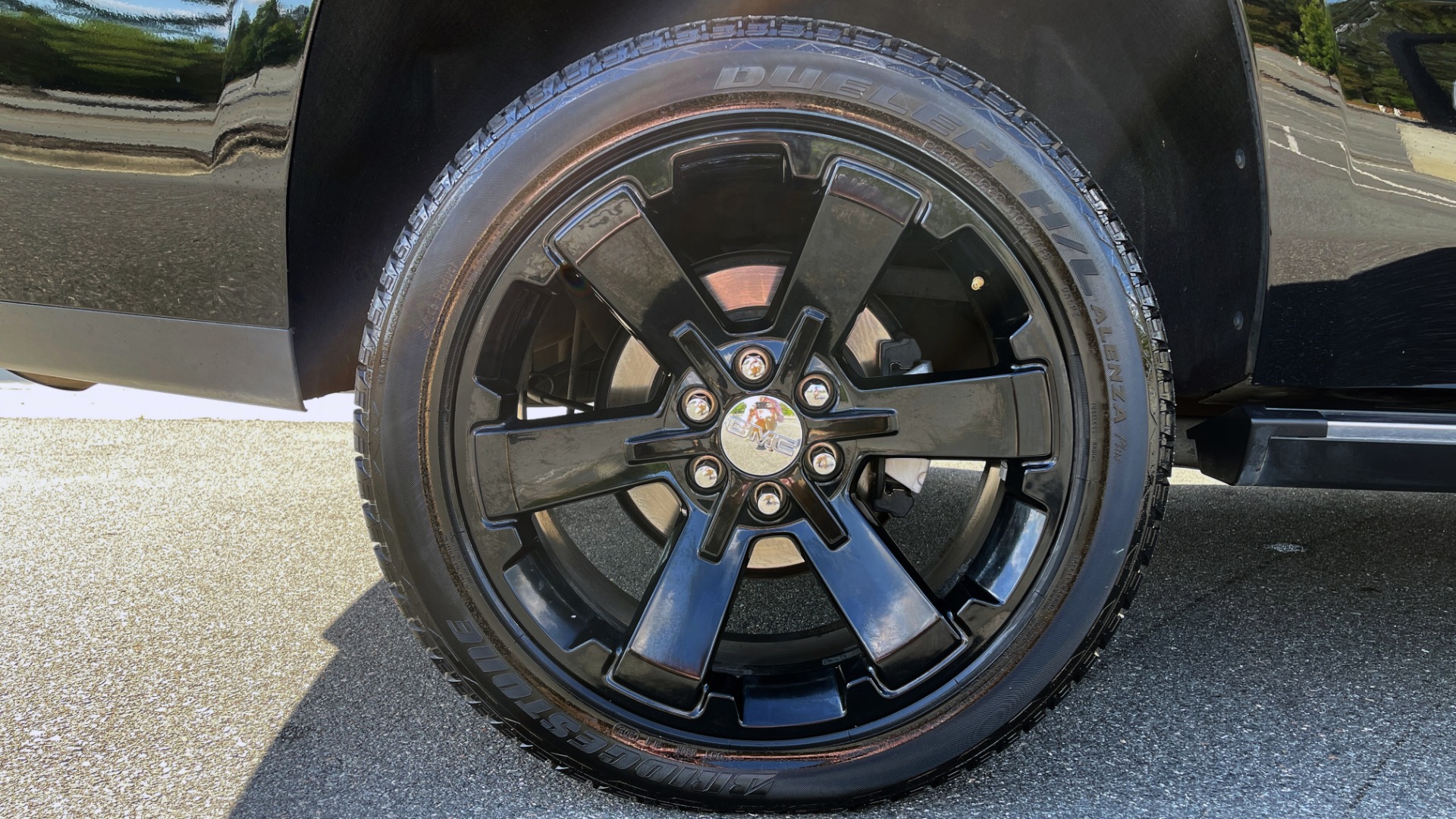 Used 2017 GMC YUKON DENALI 4WD / OPEN ROAD / NAV / ENTERTAINMENT / SUNROOF / ADAPT CRUISE for sale Sold at Formula Imports in Charlotte NC 28227 99