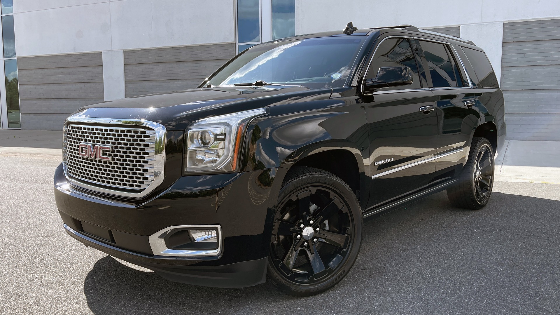 Used 2017 GMC YUKON DENALI 4WD / OPEN ROAD / NAV / ENTERTAINMENT / SUNROOF / ADAPT CRUISE for sale Sold at Formula Imports in Charlotte NC 28227 1