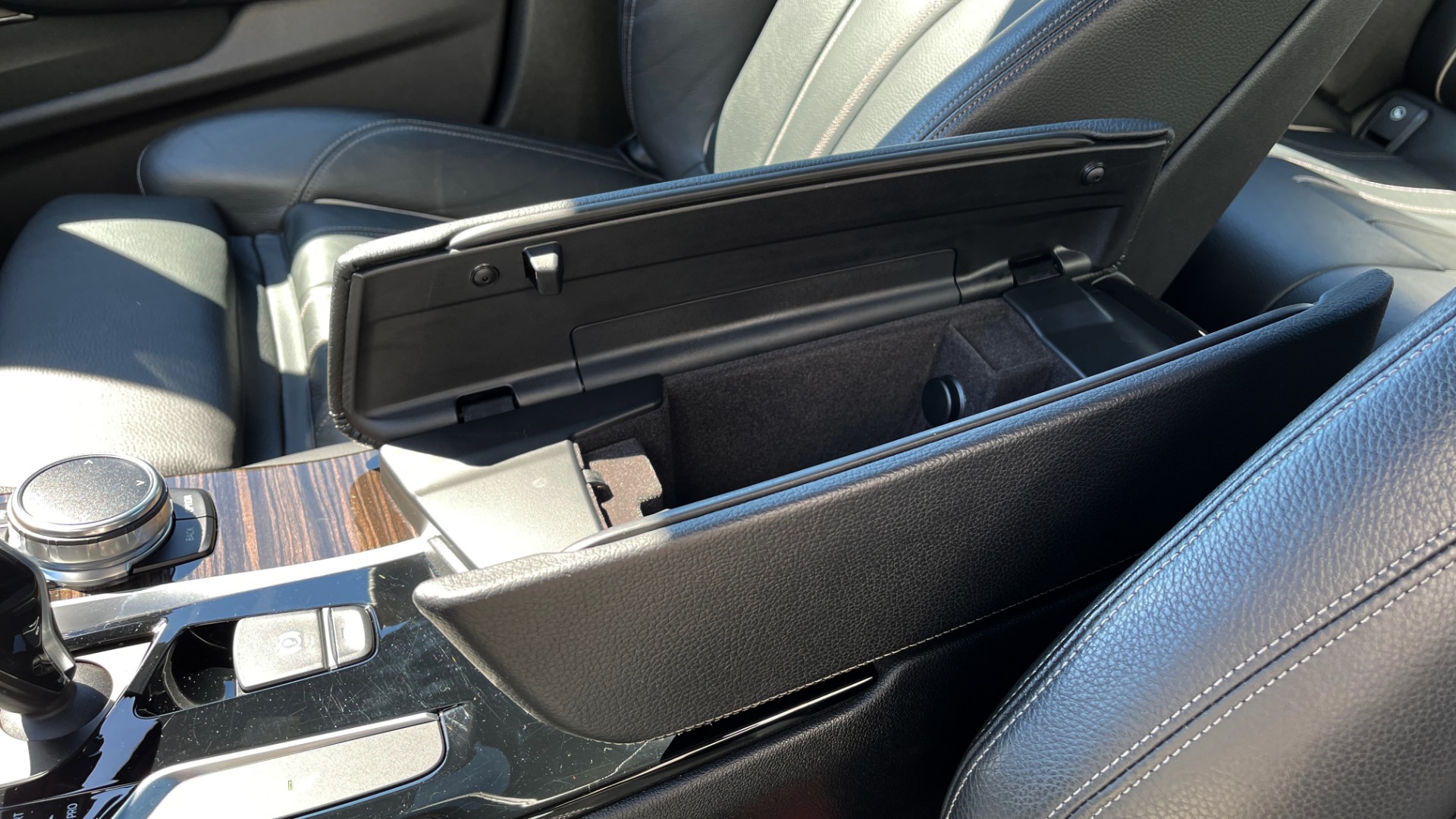 Used 2018 BMW 5 SERIES 540I XDRIVE PREMIUM / NAV / PARK ASST / WIRELESS CHARGING H/K SND for sale Sold at Formula Imports in Charlotte NC 28227 36