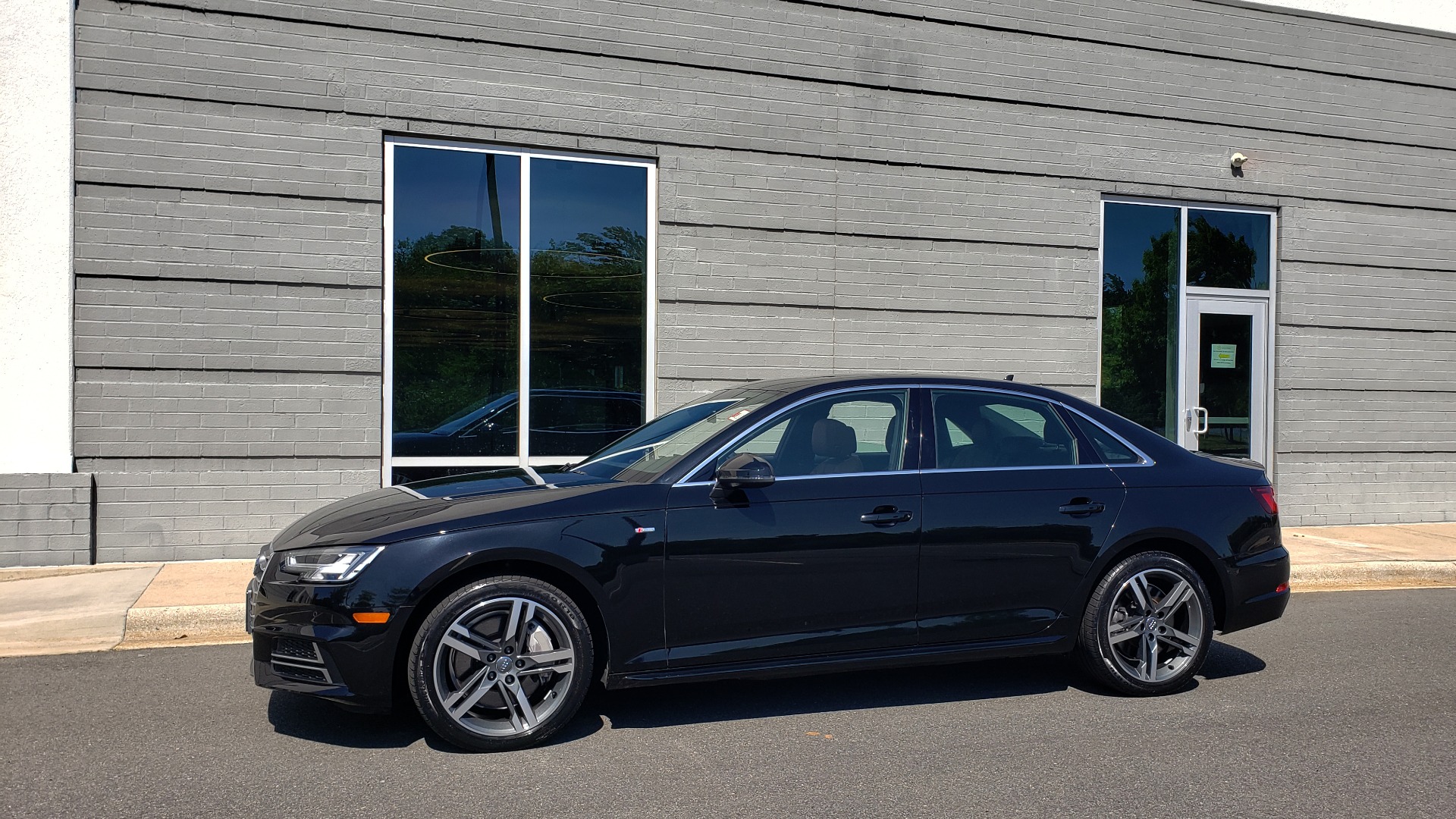 Used 2018 Audi A4 PREMIUM PLUS 2.0T / NAV / SUNROOF / B&O SND / CLD WTHR / REARVIEW for sale Sold at Formula Imports in Charlotte NC 28227 3