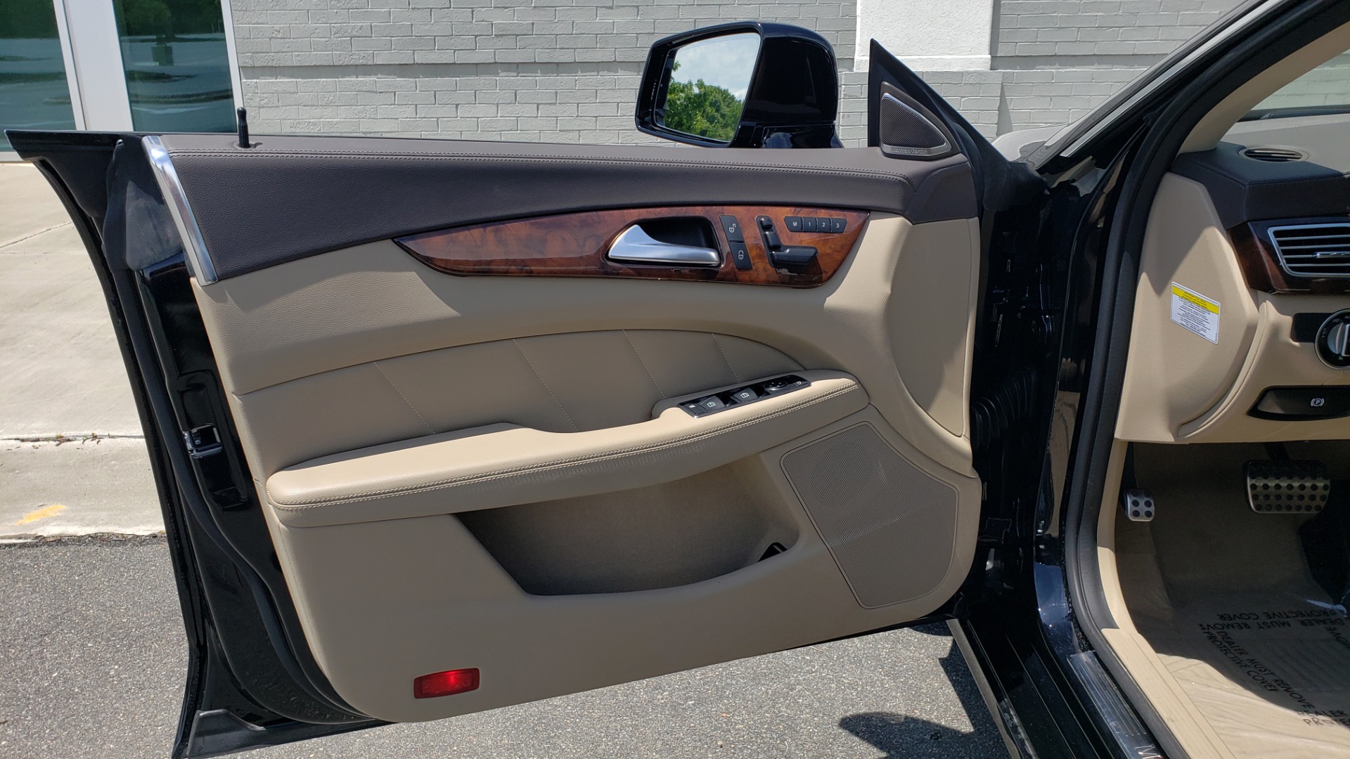 Used 2014 Mercedes-Benz CLS-Class CLS 550 PREMIUM / AMG SPORT WHLS / SUNROOF / LANE TRACK / PARKTRONIC for sale Sold at Formula Imports in Charlotte NC 28227 32