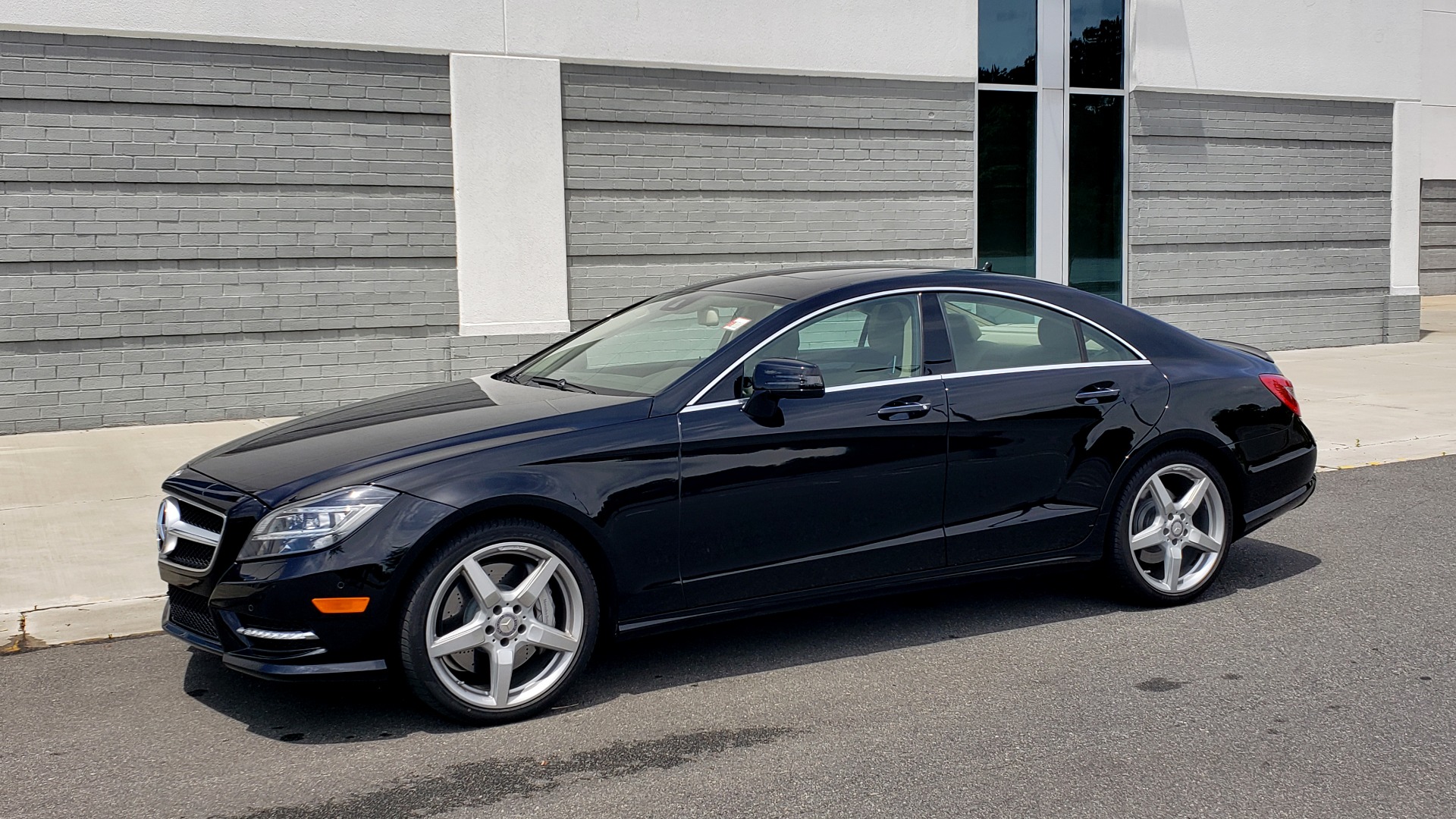 Used 2014 Mercedes-Benz CLS-Class CLS 550 PREMIUM / AMG SPORT WHLS / SUNROOF / LANE TRACK / PARKTRONIC for sale Sold at Formula Imports in Charlotte NC 28227 4
