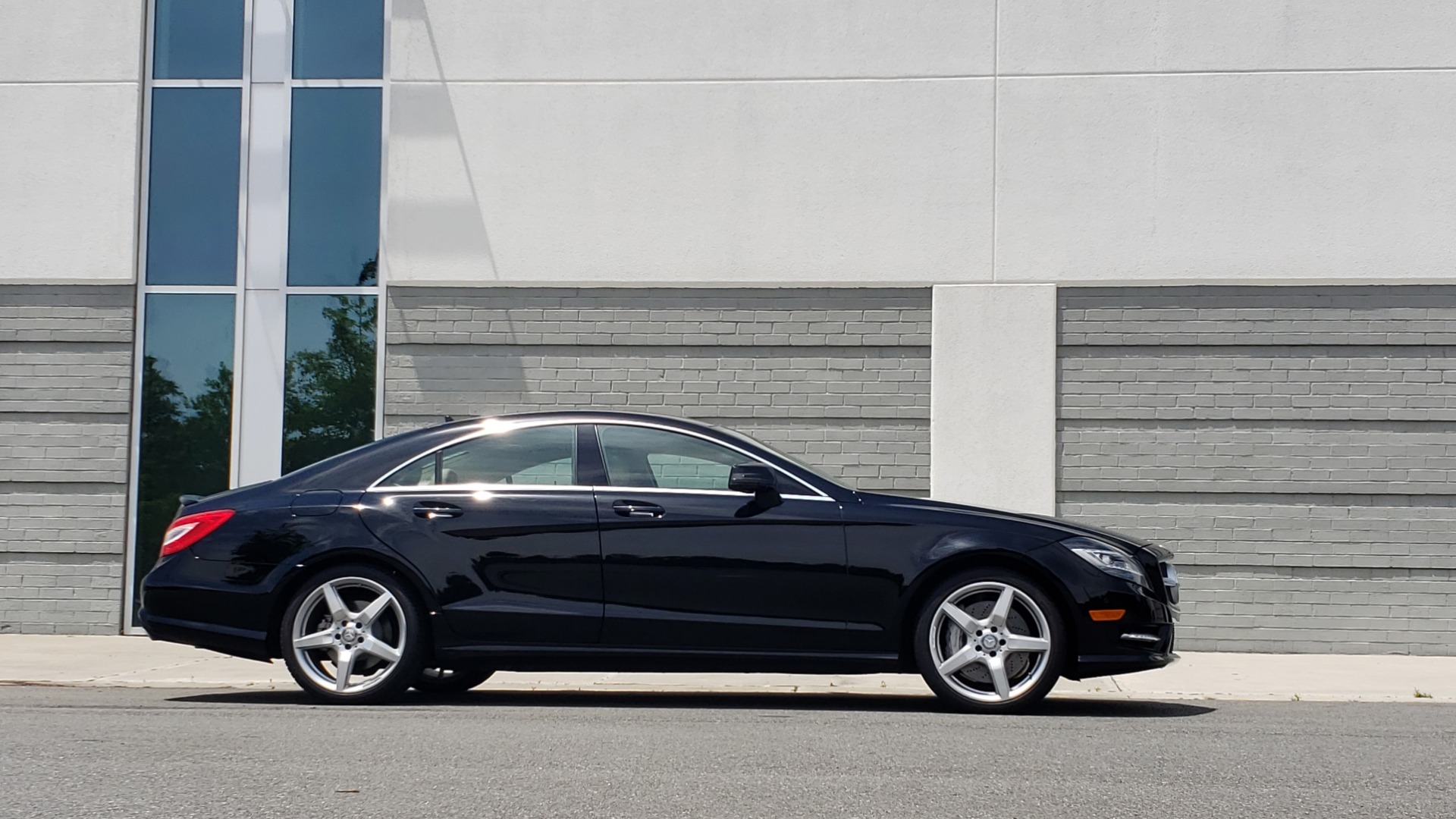 Used 2014 Mercedes-Benz CLS-Class CLS 550 PREMIUM / AMG SPORT WHLS / SUNROOF / LANE TRACK / PARKTRONIC for sale Sold at Formula Imports in Charlotte NC 28227 8