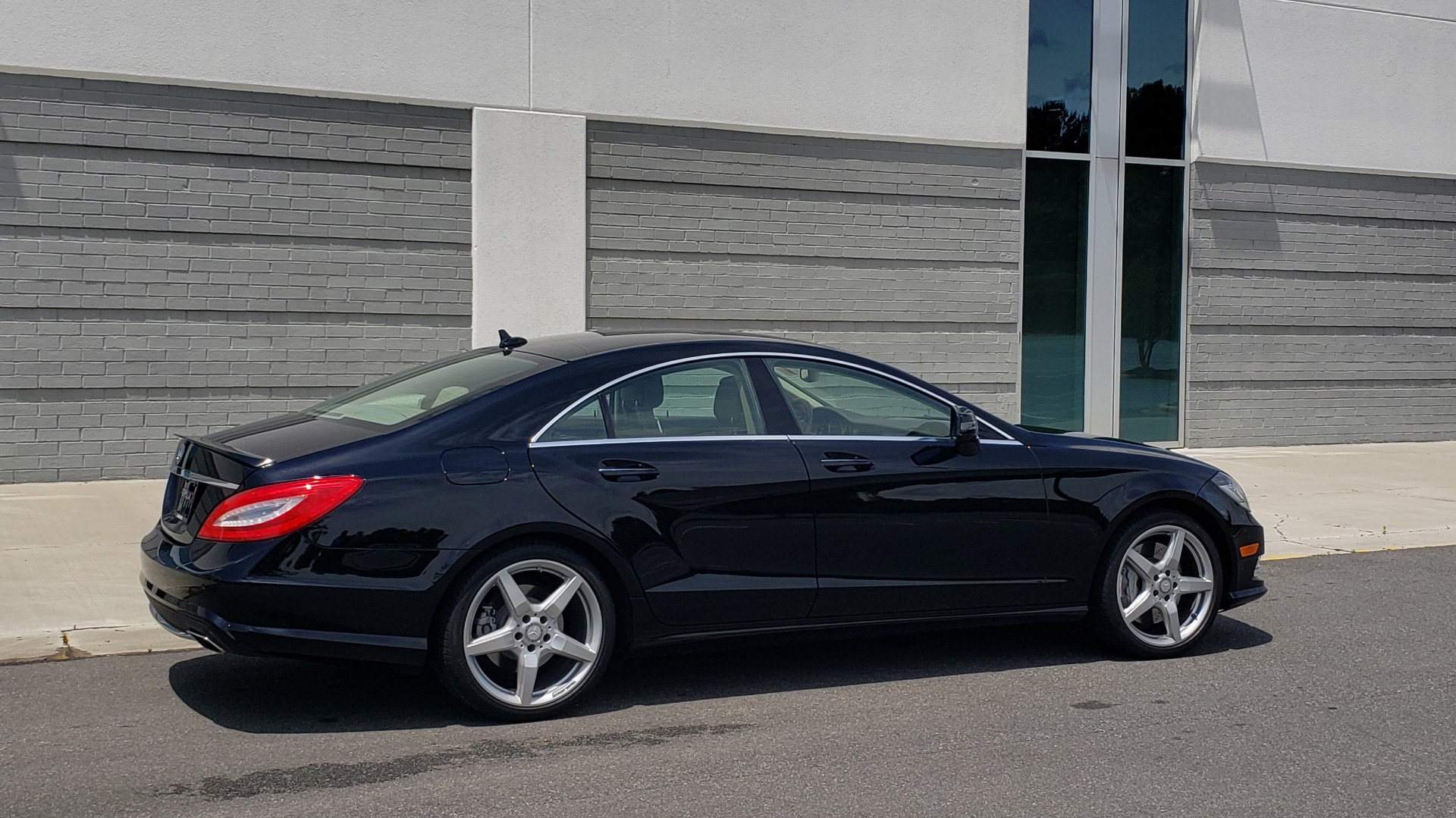 Used 2014 Mercedes-Benz CLS-Class CLS 550 PREMIUM / AMG SPORT WHLS / SUNROOF / LANE TRACK / PARKTRONIC for sale Sold at Formula Imports in Charlotte NC 28227 9