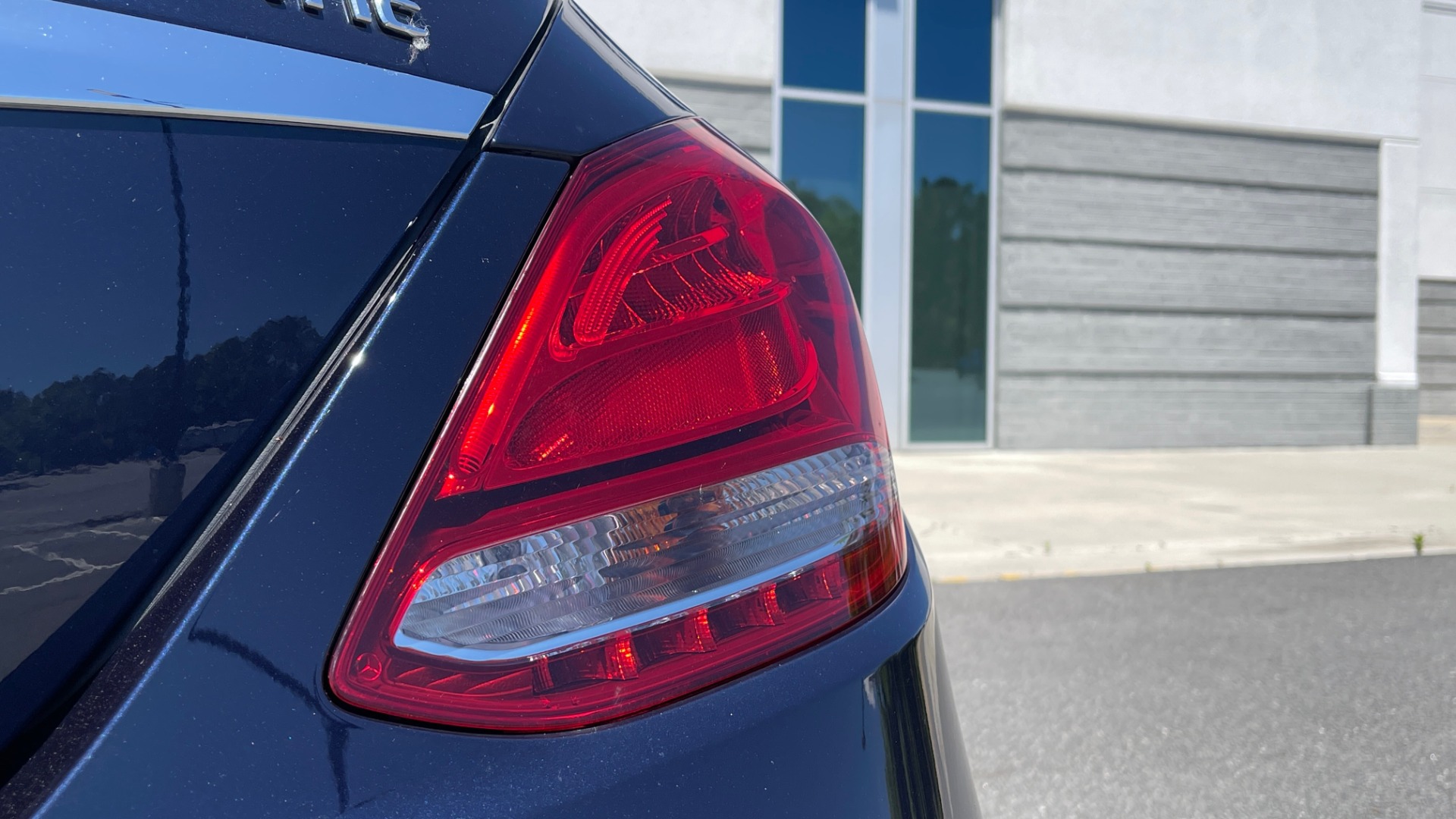 Used 2018 Mercedes-Benz C-CLASS C 300 PREMIUM / KEYLESS-GO / PANO-ROOF / BURMESTER / REARVIEW for sale Sold at Formula Imports in Charlotte NC 28227 17