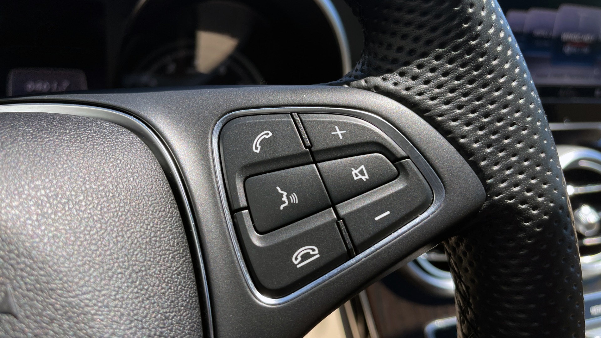 Used 2018 Mercedes-Benz C-CLASS C 300 PREMIUM / KEYLESS-GO / PANO-ROOF / BURMESTER / REARVIEW for sale Sold at Formula Imports in Charlotte NC 28227 39