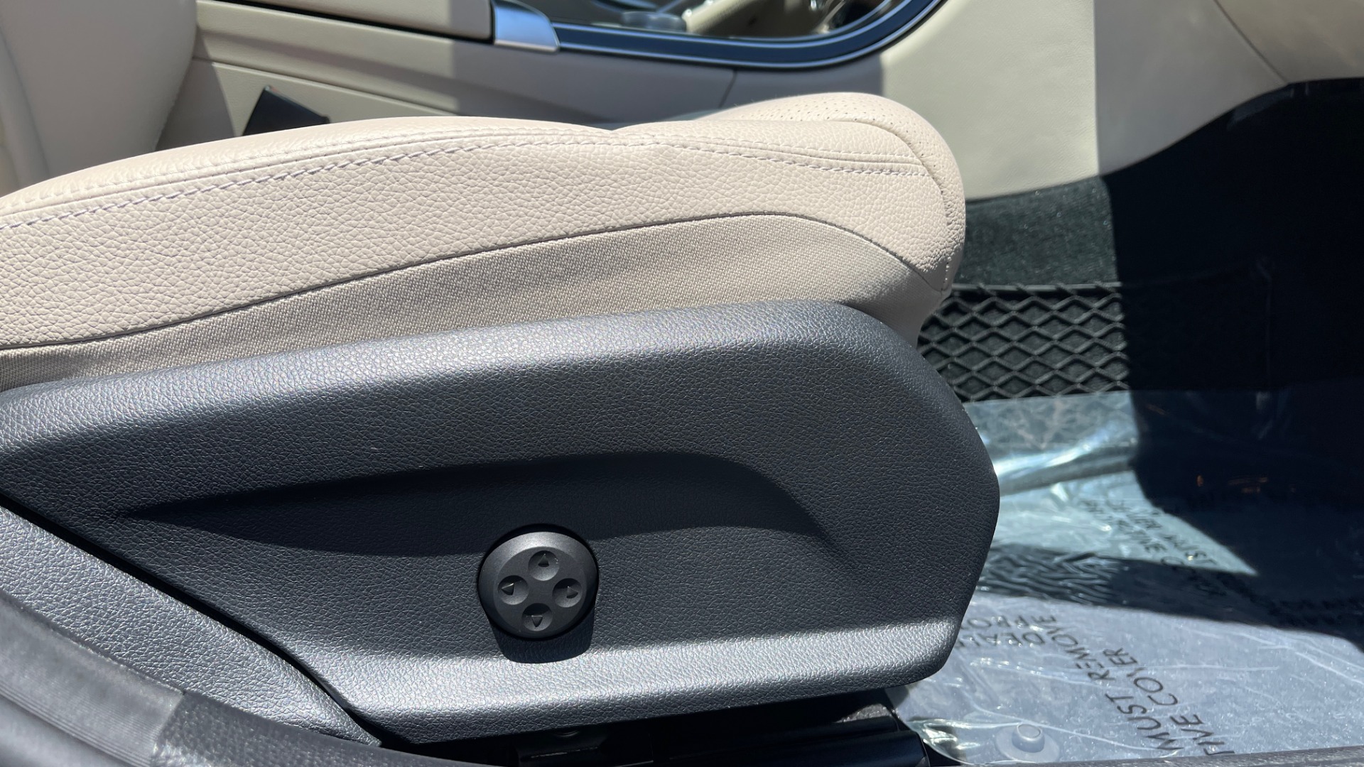 Used 2018 Mercedes-Benz C-CLASS C 300 PREMIUM / KEYLESS-GO / PANO-ROOF / BURMESTER / REARVIEW for sale Sold at Formula Imports in Charlotte NC 28227 68