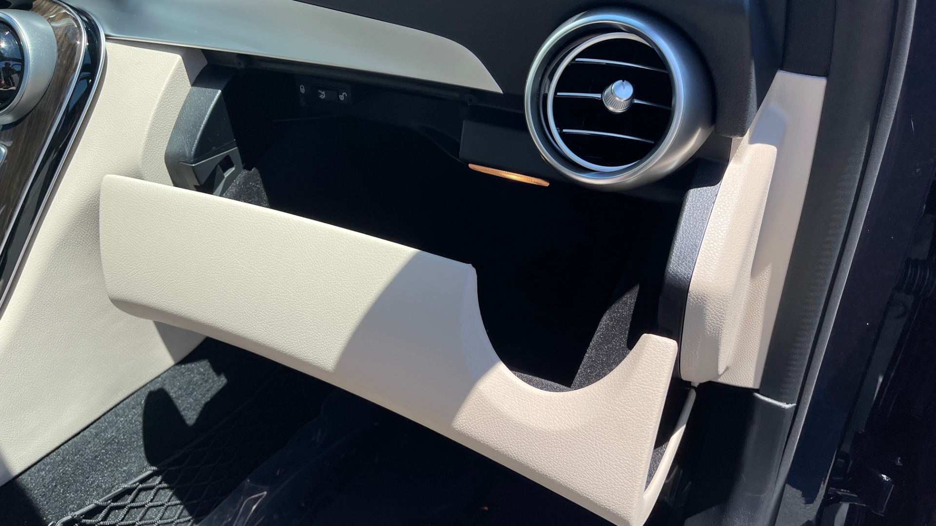 Used 2018 Mercedes-Benz C-CLASS C 300 PREMIUM / KEYLESS-GO / PANO-ROOF / BURMESTER / REARVIEW for sale Sold at Formula Imports in Charlotte NC 28227 69