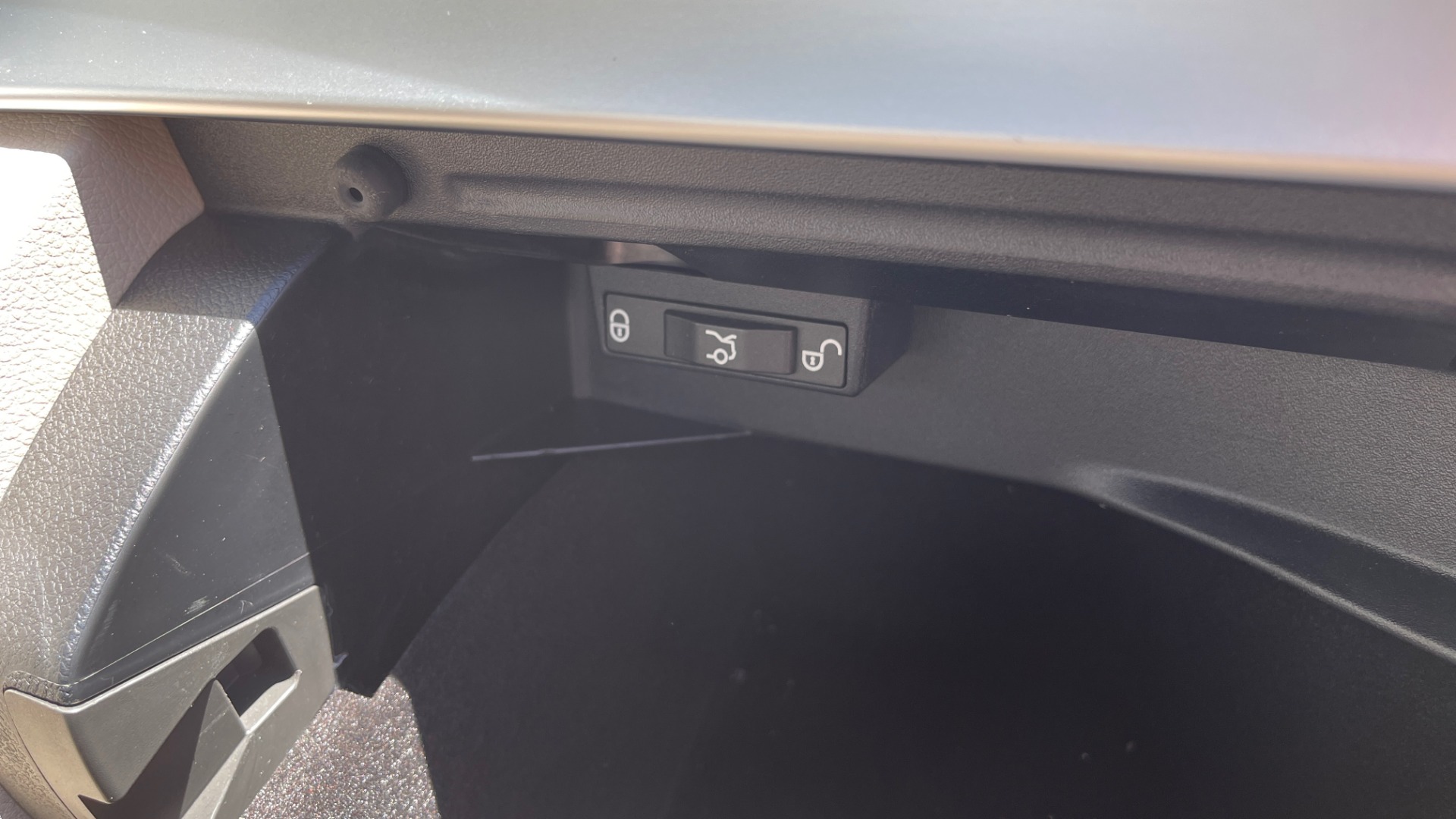 Used 2018 Mercedes-Benz C-CLASS C 300 PREMIUM / KEYLESS-GO / PANO-ROOF / BURMESTER / REARVIEW for sale Sold at Formula Imports in Charlotte NC 28227 70