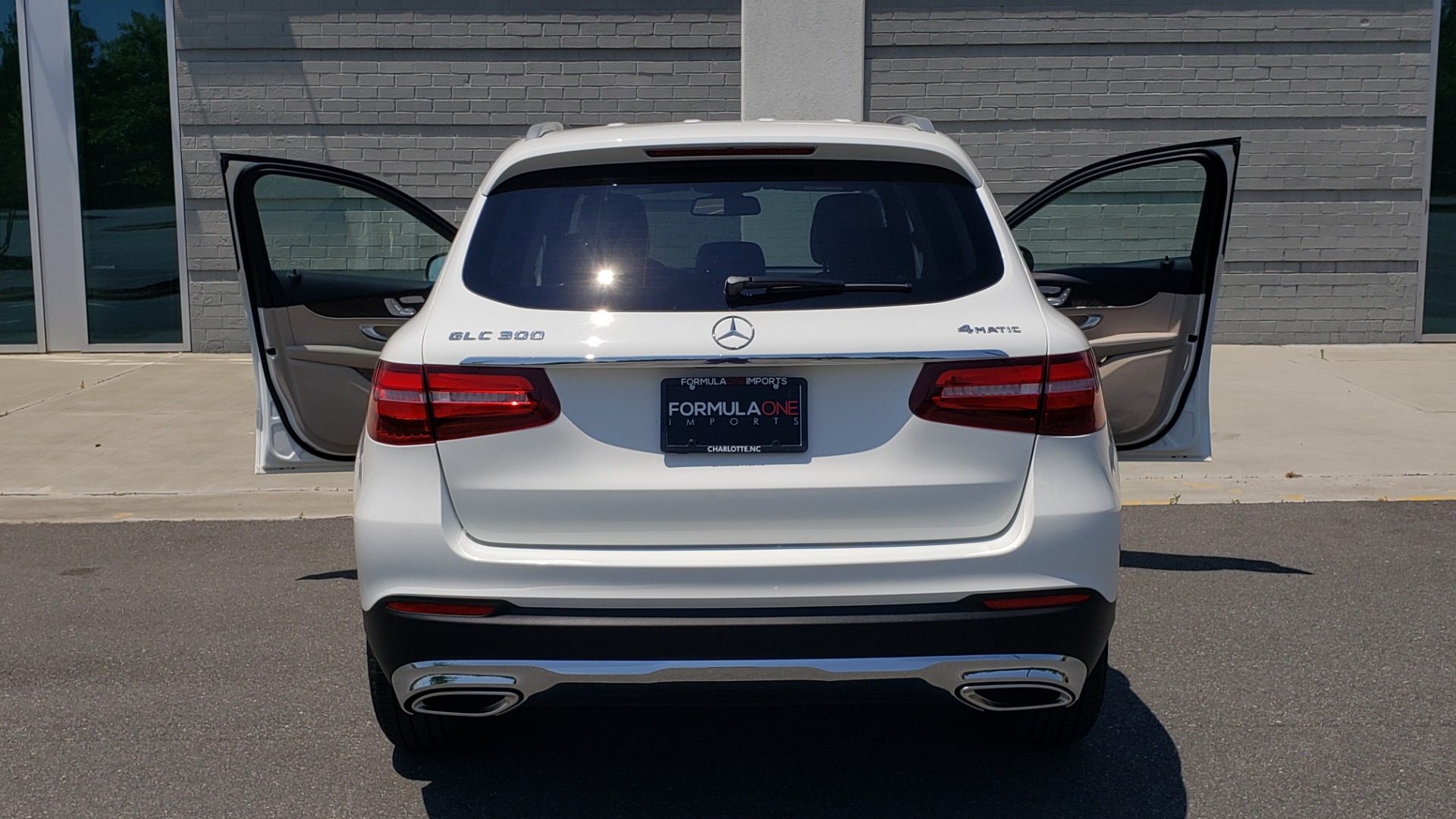 Used 2018 Mercedes-Benz GLC 300 4MATIC PREMIUM / PANO-ROOF / HTD STS / APPLE / REARVIEW for sale Sold at Formula Imports in Charlotte NC 28227 30
