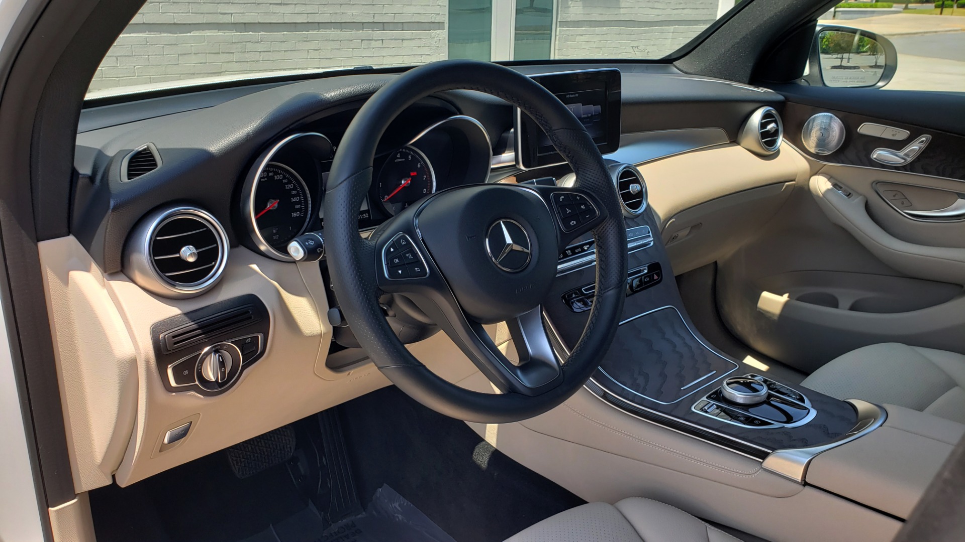 Used 2018 Mercedes-Benz GLC 300 4MATIC PREMIUM / PANO-ROOF / HTD STS / APPLE / REARVIEW for sale Sold at Formula Imports in Charlotte NC 28227 39