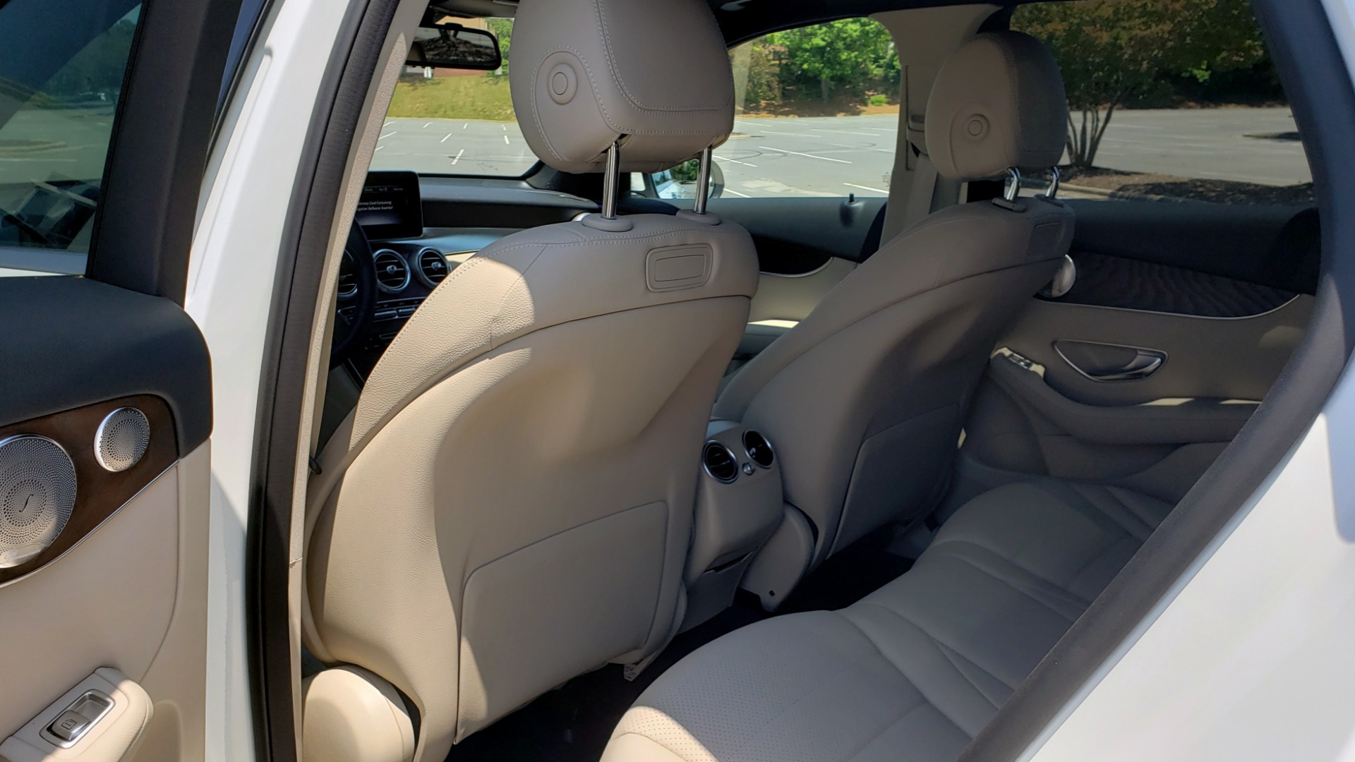 Used 2018 Mercedes-Benz GLC 300 4MATIC PREMIUM / PANO-ROOF / HTD STS / APPLE / REARVIEW for sale Sold at Formula Imports in Charlotte NC 28227 60