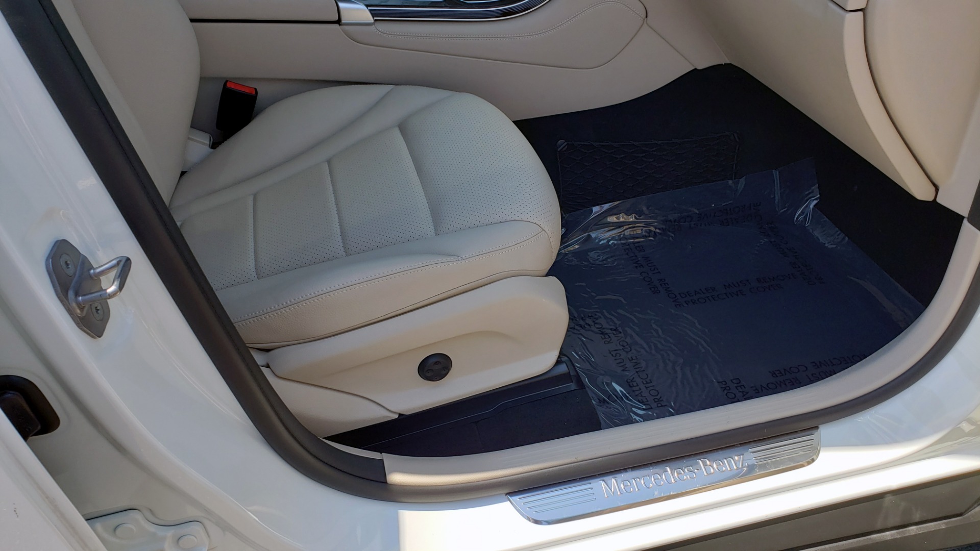 Used 2018 Mercedes-Benz GLC 300 4MATIC PREMIUM / PANO-ROOF / HTD STS / APPLE / REARVIEW for sale Sold at Formula Imports in Charlotte NC 28227 64