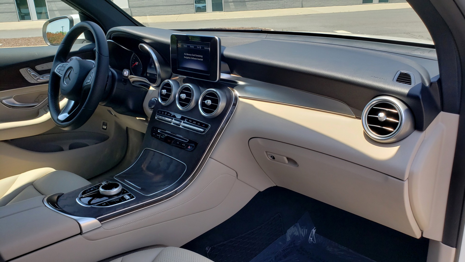 Used 2018 Mercedes-Benz GLC 300 4MATIC PREMIUM / PANO-ROOF / HTD STS / APPLE / REARVIEW for sale Sold at Formula Imports in Charlotte NC 28227 66