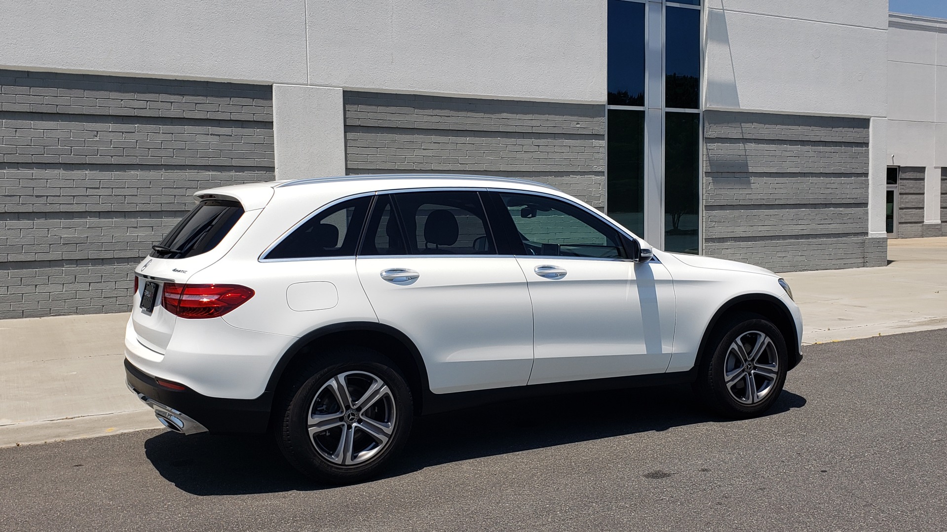 Used 2018 Mercedes-Benz GLC 300 4MATIC PREMIUM / PANO-ROOF / HTD STS / APPLE / REARVIEW for sale Sold at Formula Imports in Charlotte NC 28227 7