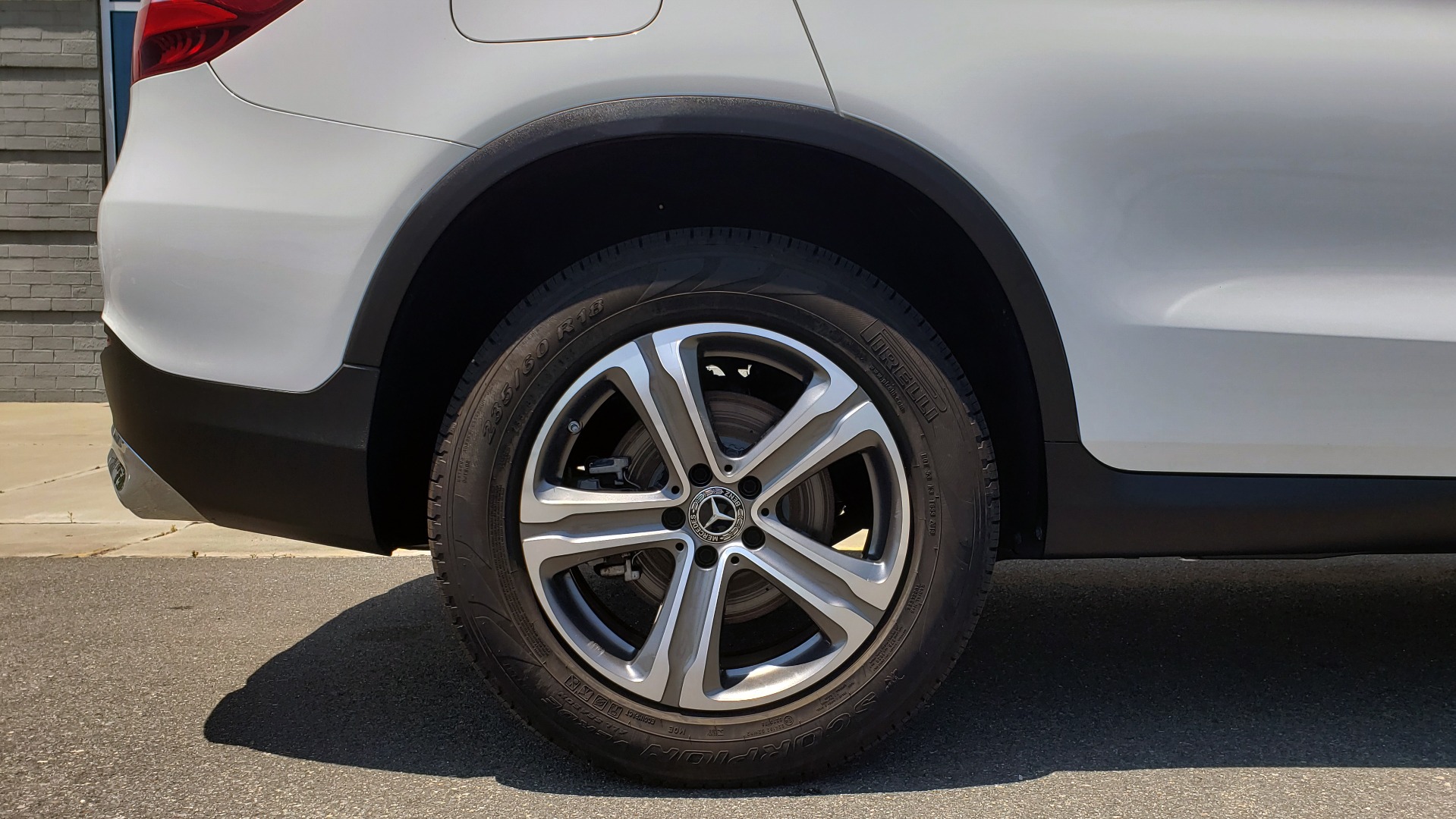 Used 2018 Mercedes-Benz GLC 300 4MATIC PREMIUM / PANO-ROOF / HTD STS / APPLE / REARVIEW for sale Sold at Formula Imports in Charlotte NC 28227 82