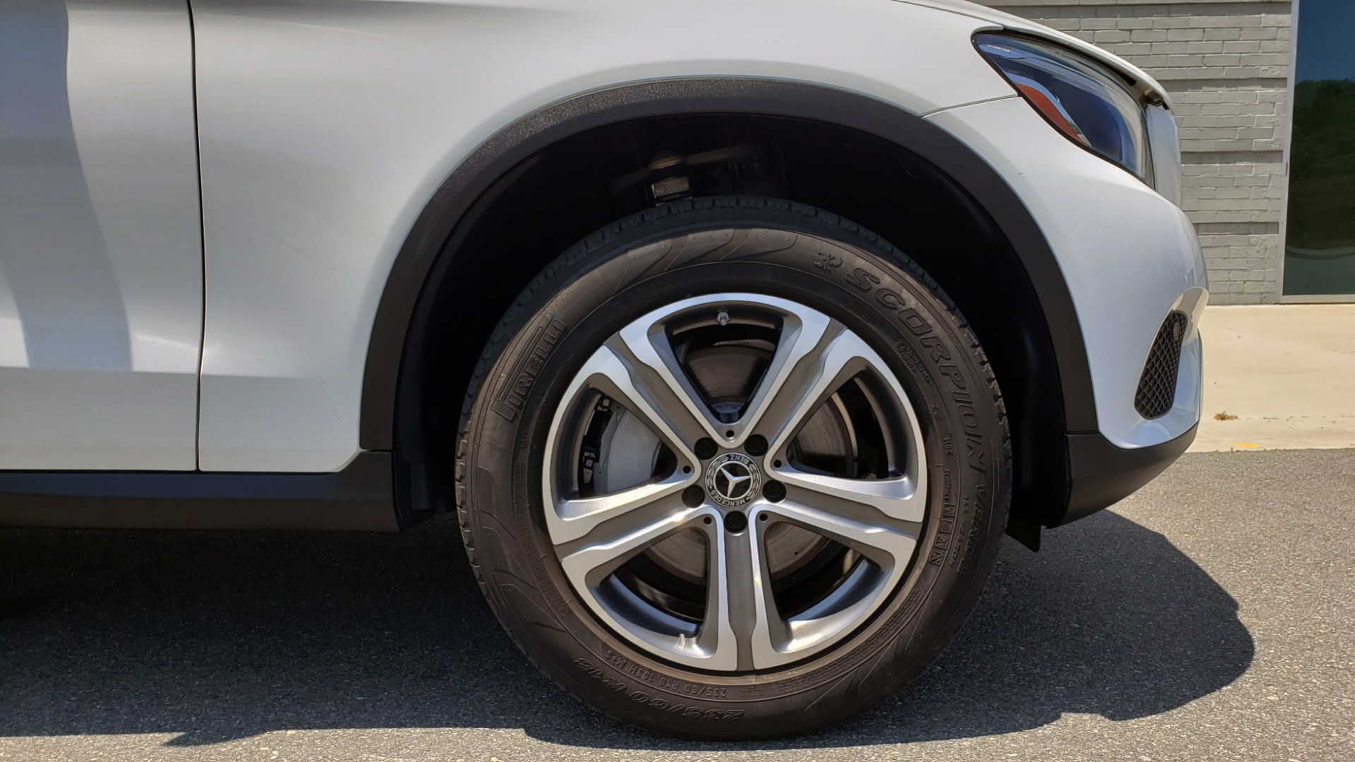 Used 2018 Mercedes-Benz GLC 300 4MATIC PREMIUM / PANO-ROOF / HTD STS / APPLE / REARVIEW for sale Sold at Formula Imports in Charlotte NC 28227 83