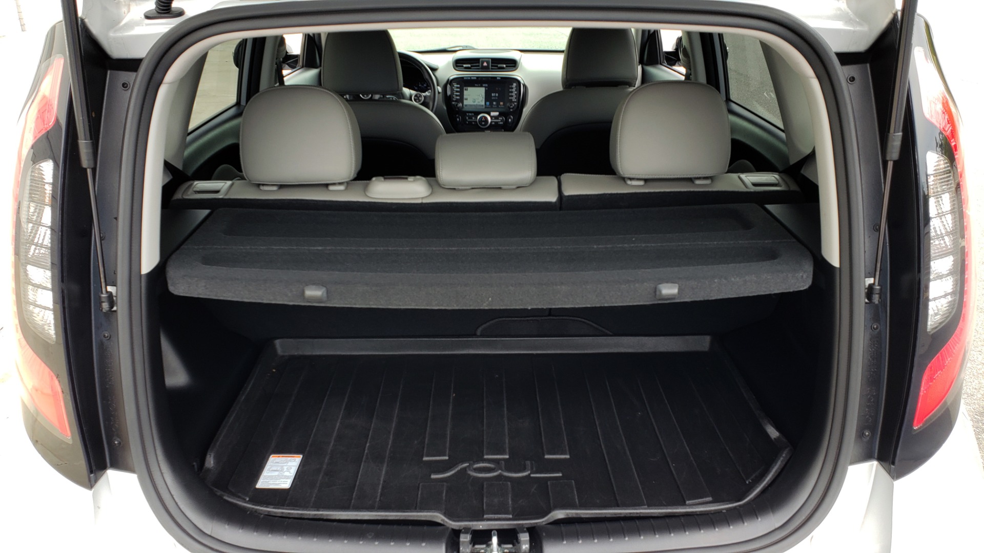 Used 2017 Kia SOUL PLUS / NAV / SUNROOF / LEATHER / HTD STS / REARVIEW for sale $16,995 at Formula Imports in Charlotte NC 28227 13