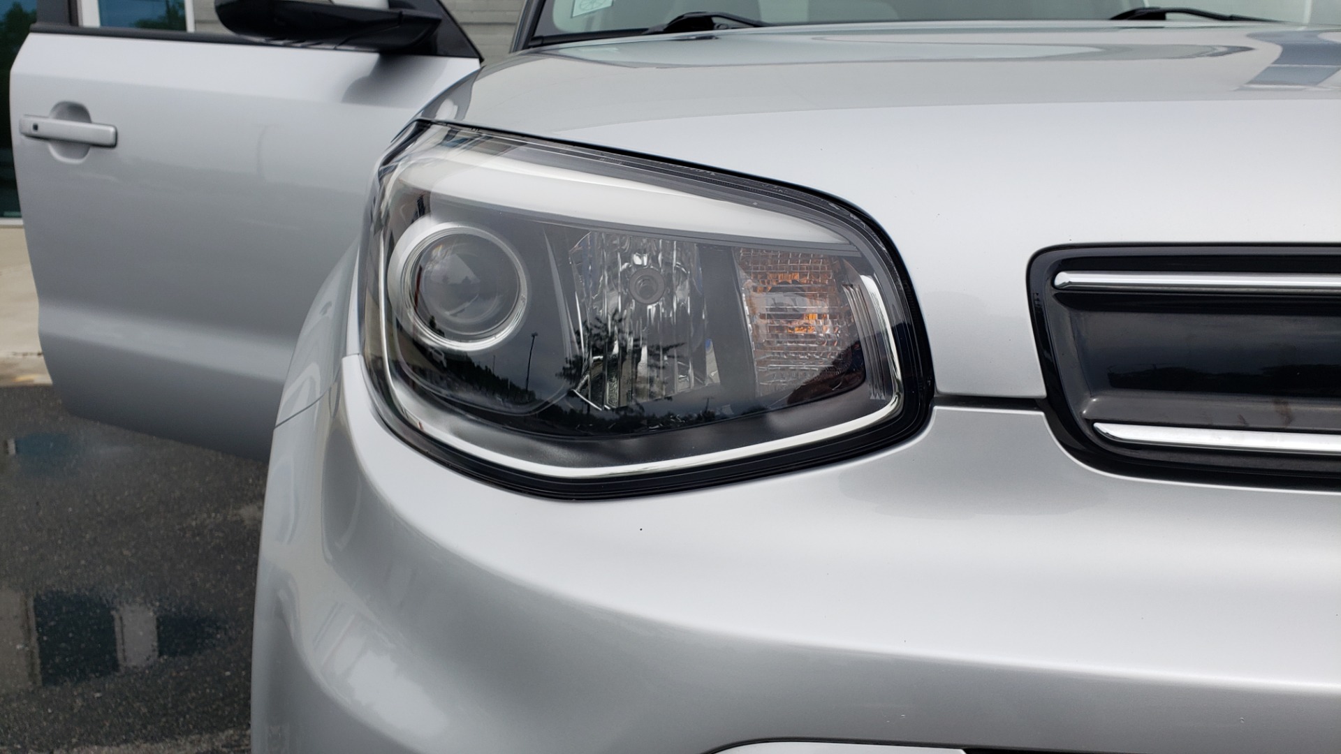 Used 2017 Kia SOUL PLUS / NAV / SUNROOF / LEATHER / HTD STS / REARVIEW for sale $16,995 at Formula Imports in Charlotte NC 28227 21