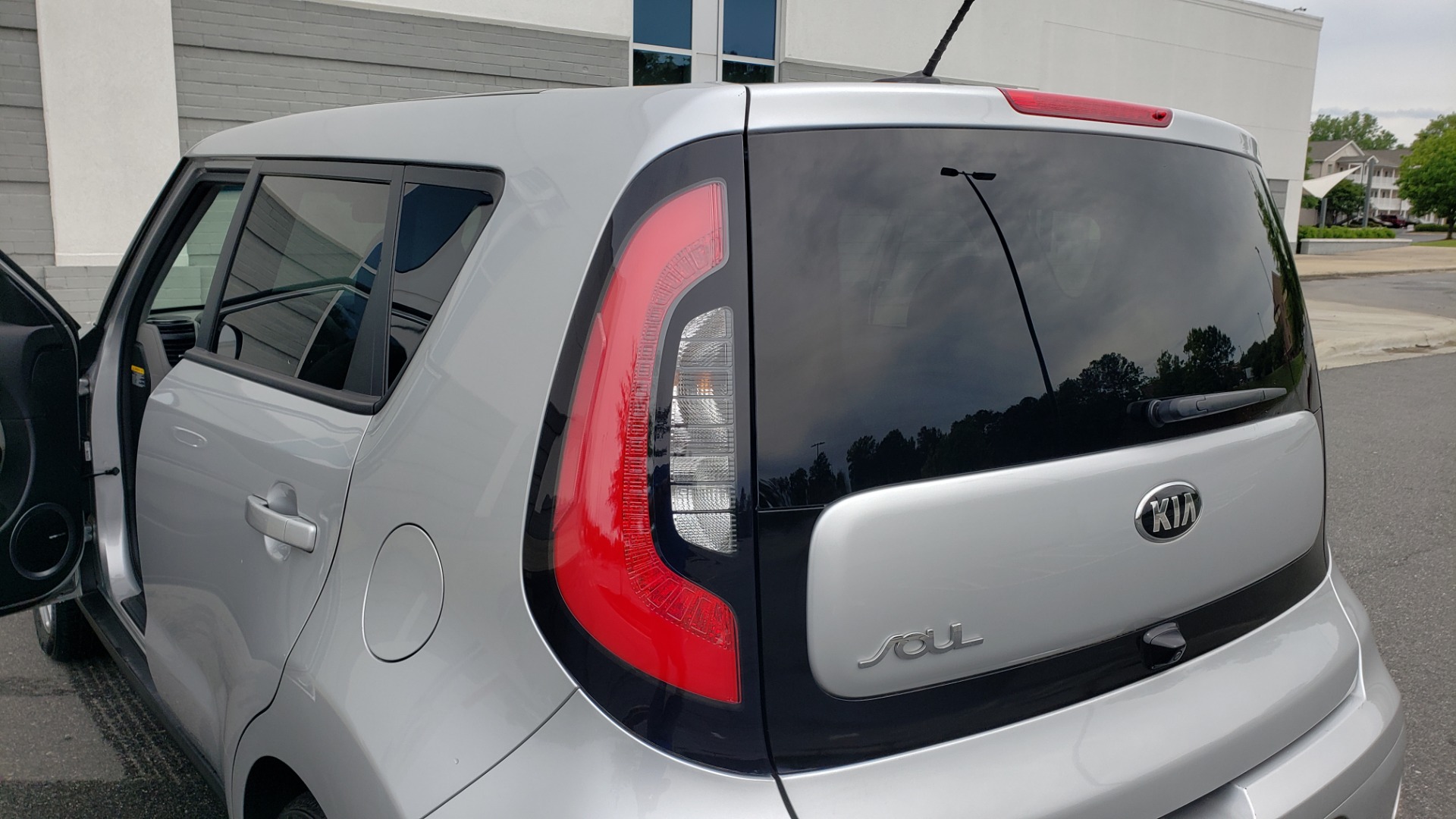 Used 2017 Kia SOUL PLUS / NAV / SUNROOF / LEATHER / HTD STS / REARVIEW for sale $16,995 at Formula Imports in Charlotte NC 28227 27
