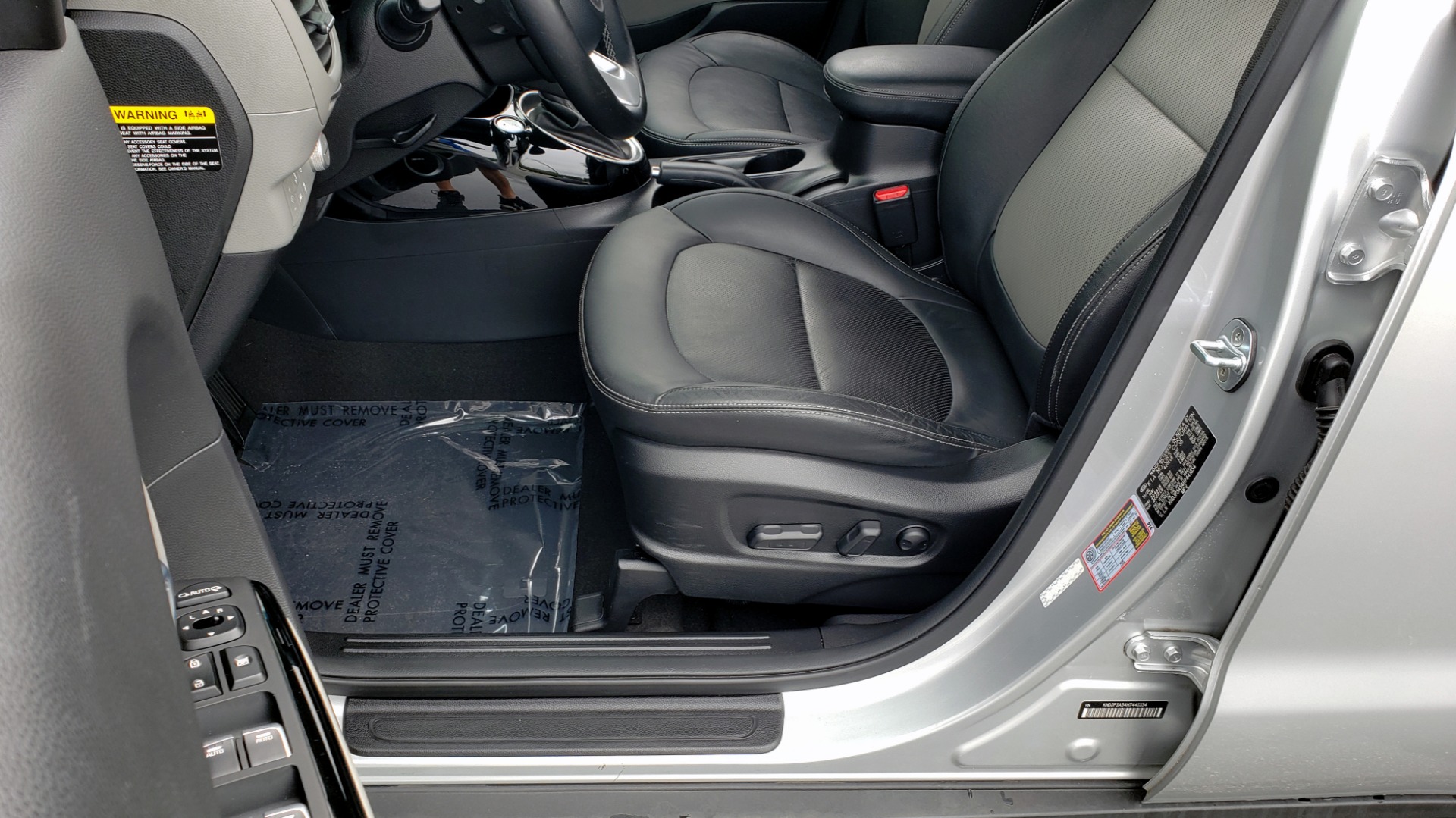 Used 2017 Kia SOUL PLUS / NAV / SUNROOF / LEATHER / HTD STS / REARVIEW for sale $16,995 at Formula Imports in Charlotte NC 28227 33