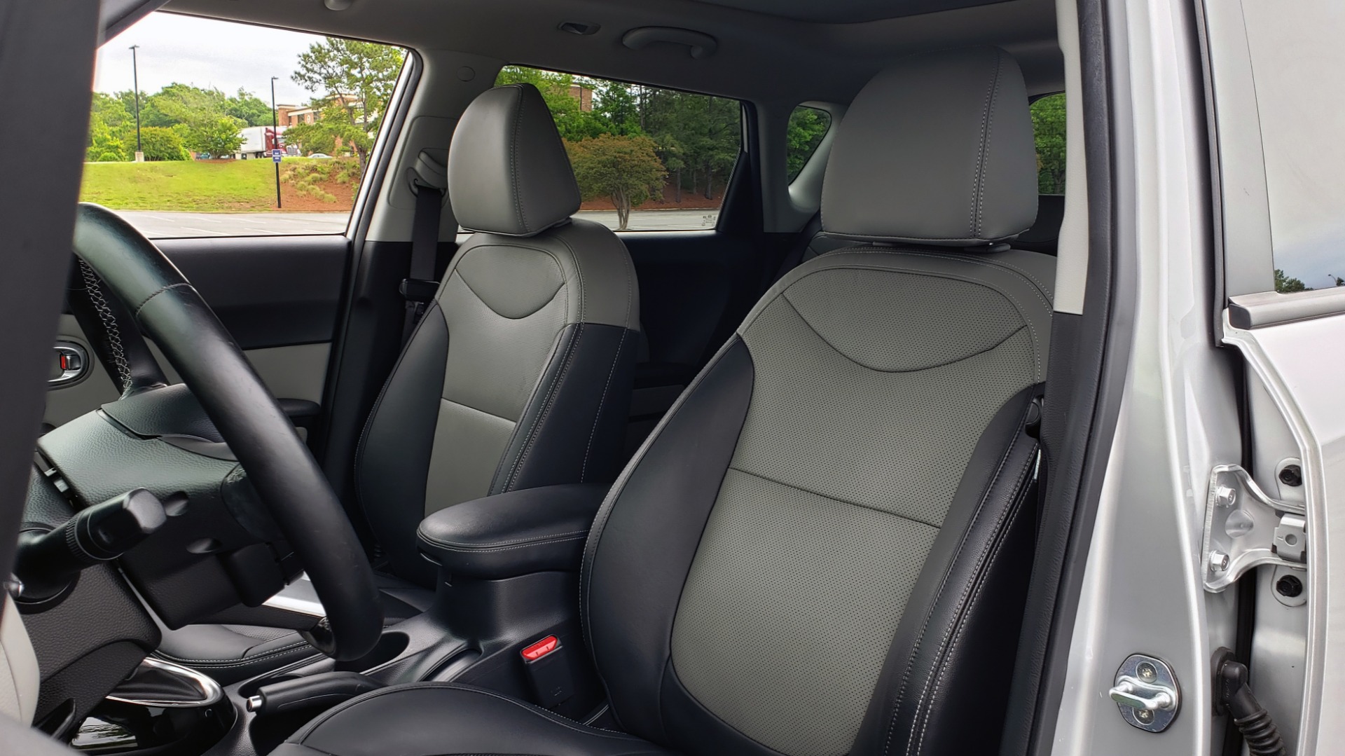 Used 2017 Kia SOUL PLUS / NAV / SUNROOF / LEATHER / HTD STS / REARVIEW for sale $16,995 at Formula Imports in Charlotte NC 28227 34