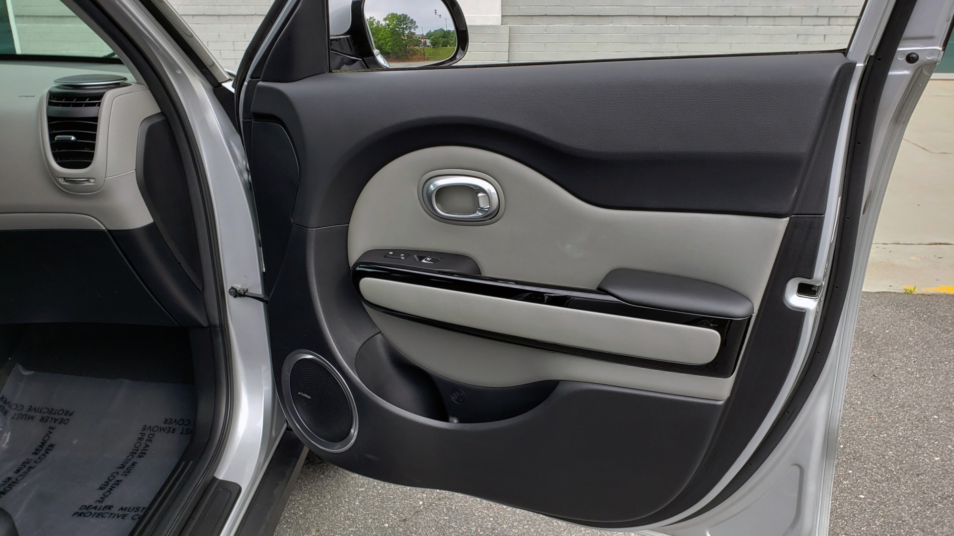 Used 2017 Kia SOUL PLUS / NAV / SUNROOF / LEATHER / HTD STS / REARVIEW for sale $16,995 at Formula Imports in Charlotte NC 28227 57