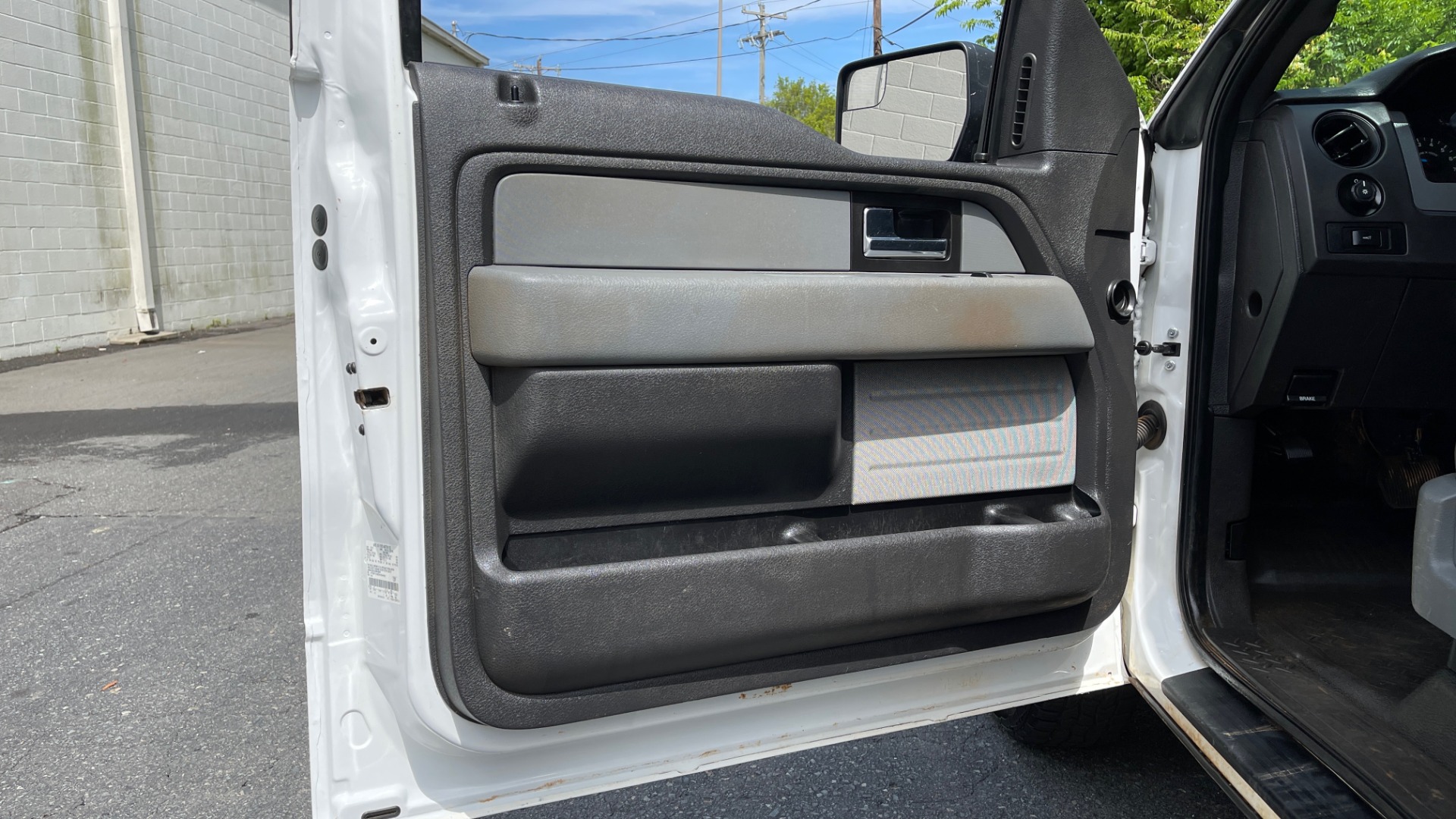 Used 2013 Ford F-150 XL / 2WD / V6 / AUTO / LONG BED / 145IN WB / WT / ROOF RACK / AUX TANK for sale Sold at Formula Imports in Charlotte NC 28227 22