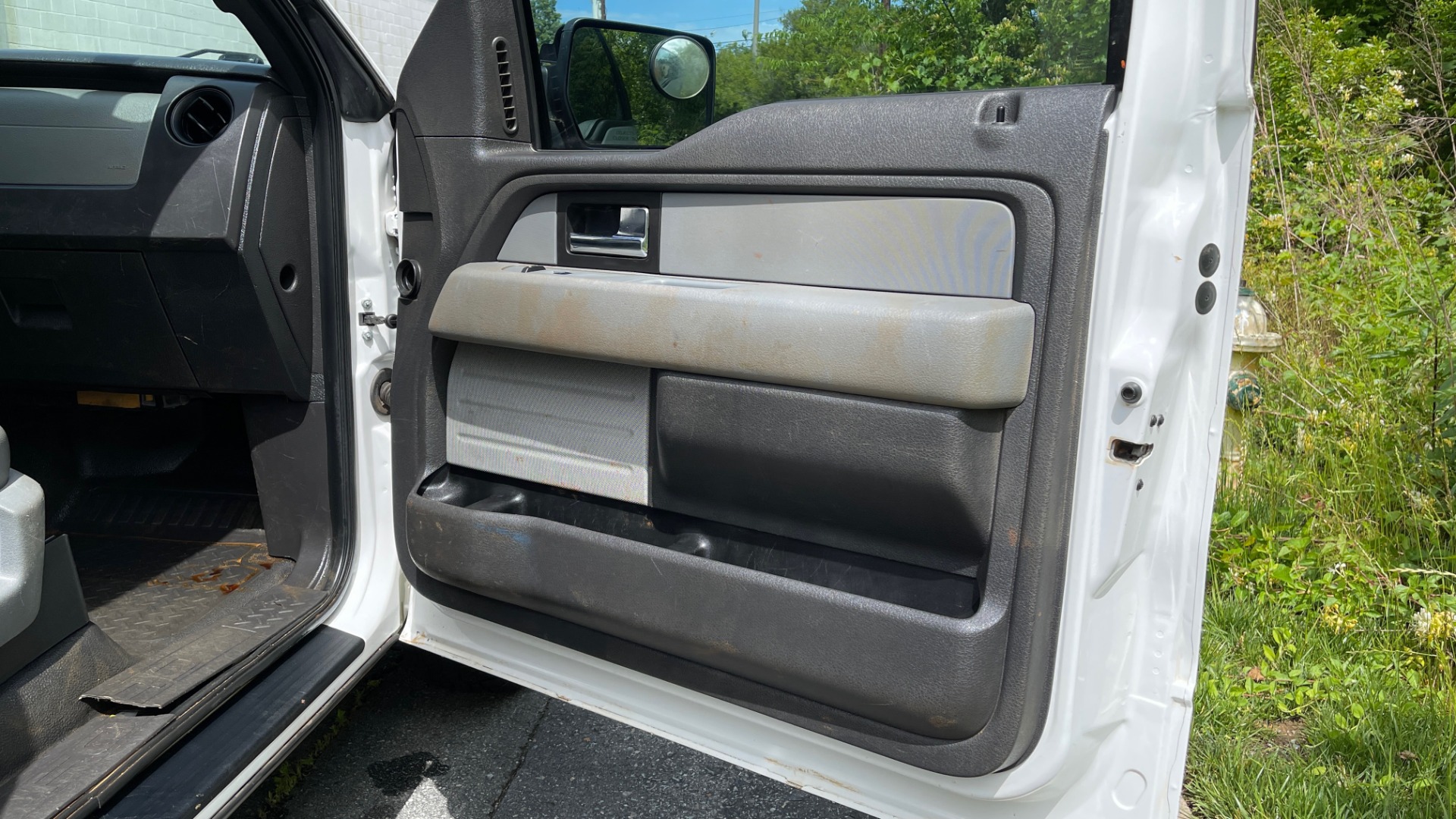Used 2013 Ford F-150 XL / 2WD / V6 / AUTO / LONG BED / 145IN WB / WT / ROOF RACK / AUX TANK for sale Sold at Formula Imports in Charlotte NC 28227 23